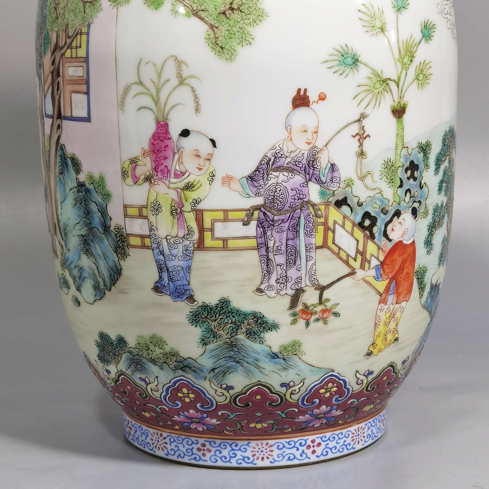 Qing Dynasty Jiaqing rouge ground pastel baby playing picture lid jar