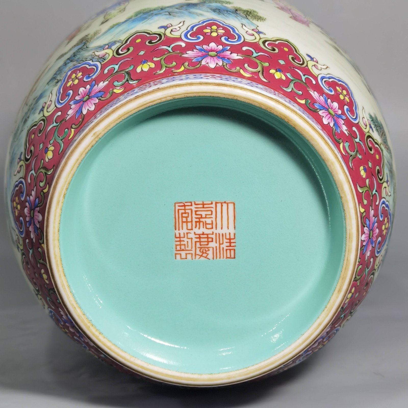 Qing Dynasty Jiaqing rouge ground pastel baby playing picture lid jar