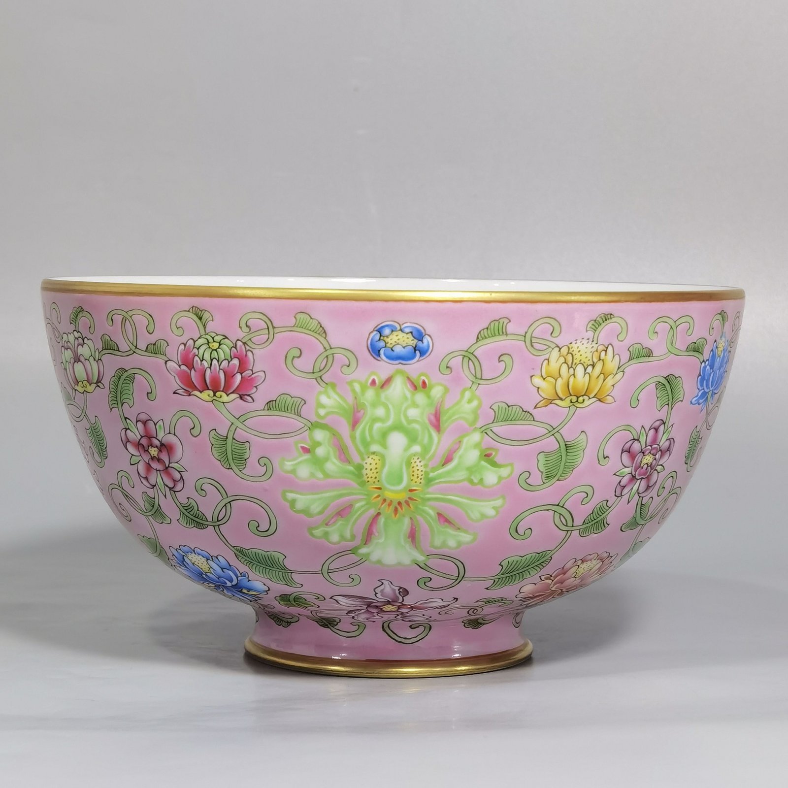 Qing Dynasty Kangxi enamel pink ground bowl with wrapped branches