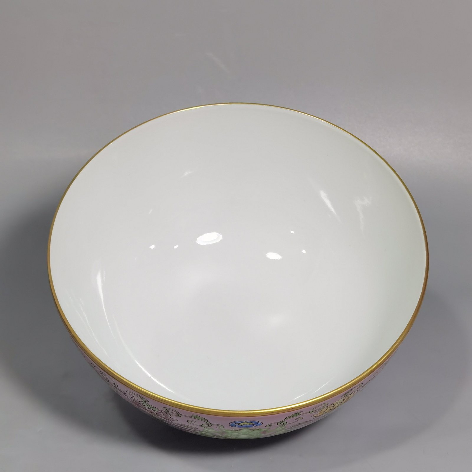 Qing Dynasty Kangxi enamel pink ground bowl with wrapped branches