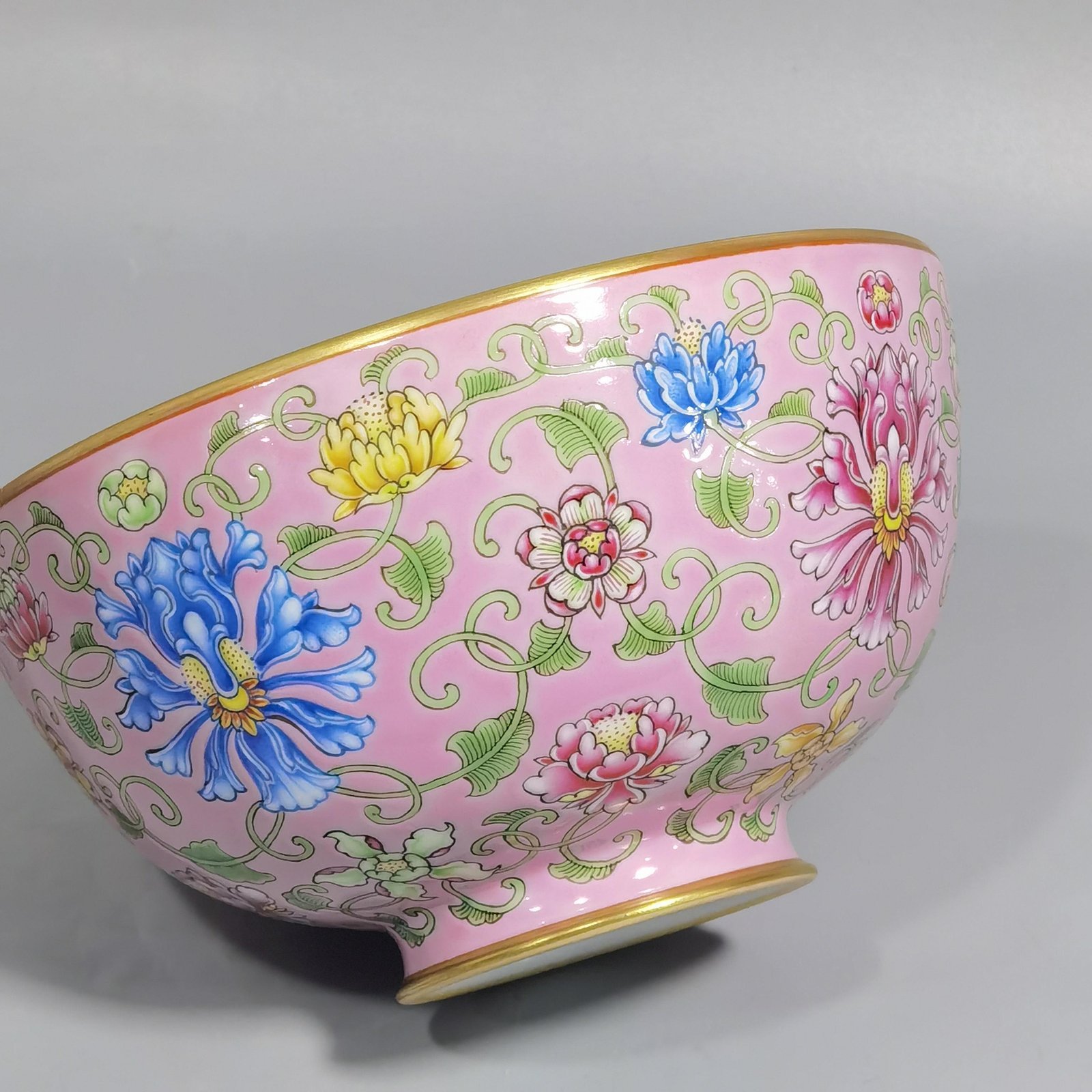 Qing Dynasty Kangxi enamel pink ground bowl with wrapped branches