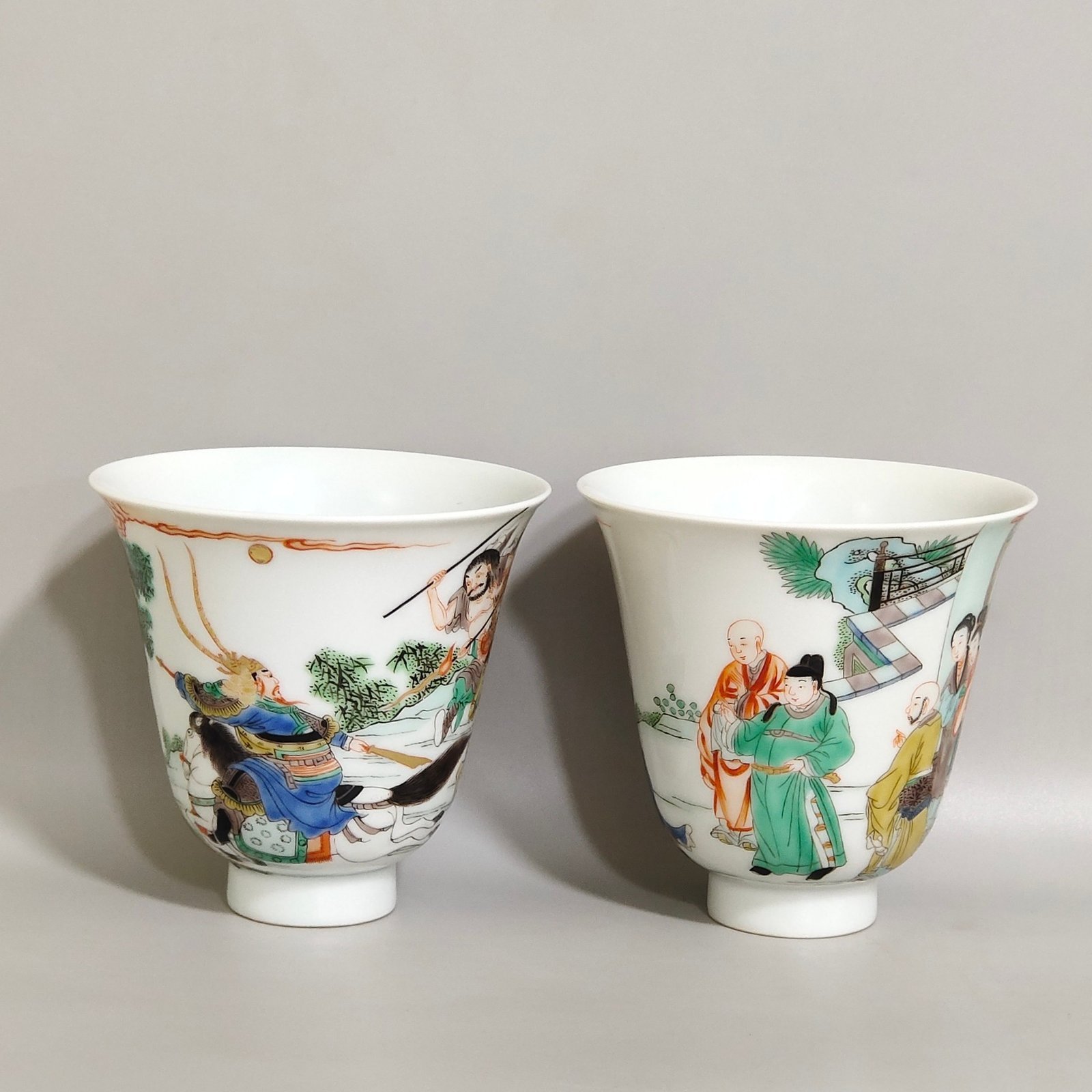 Qing Dynasty Yongzheng A pair of Yangzhong cups with colorful figures and stories