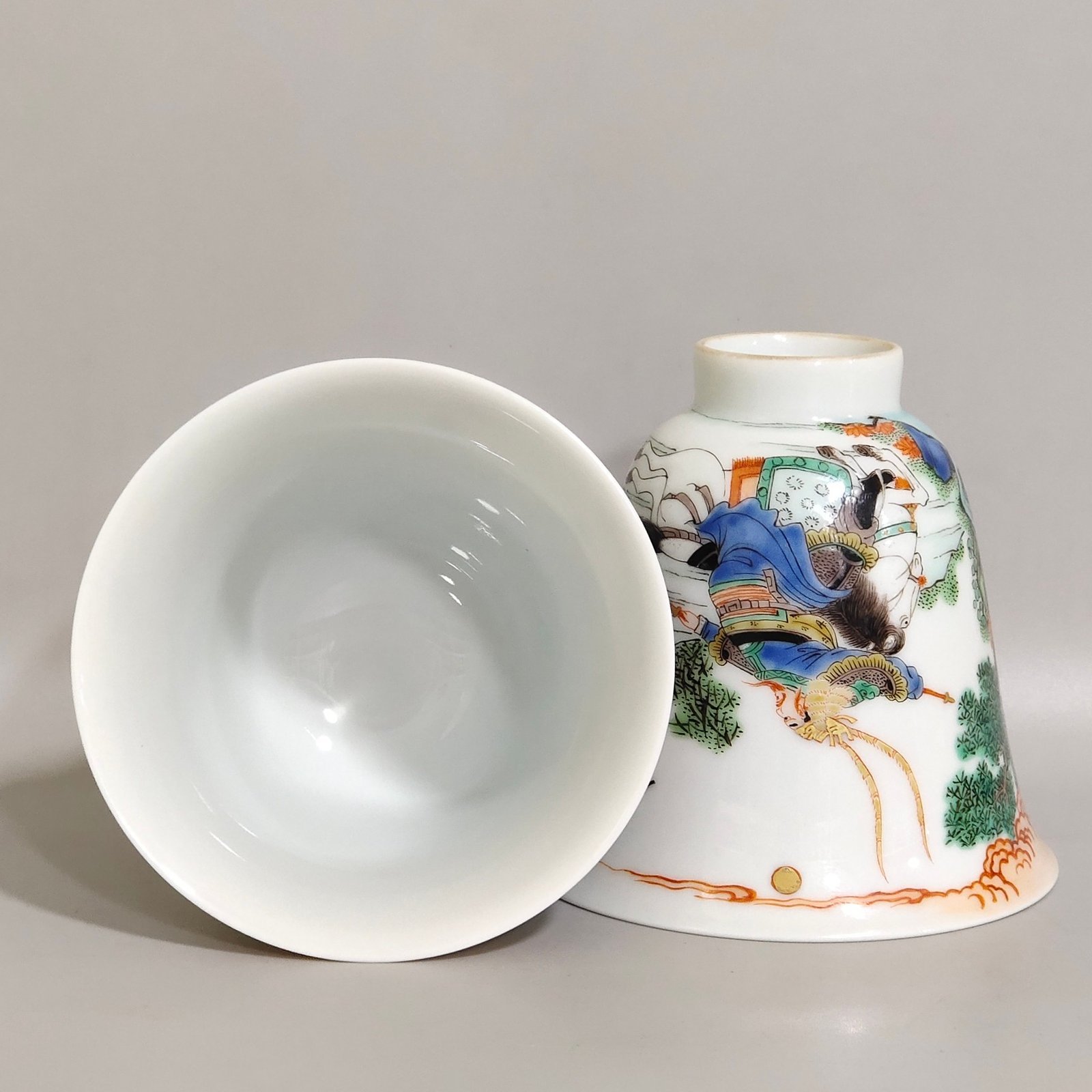 Qing Dynasty Yongzheng A pair of Yangzhong cups with colorful figures and stories