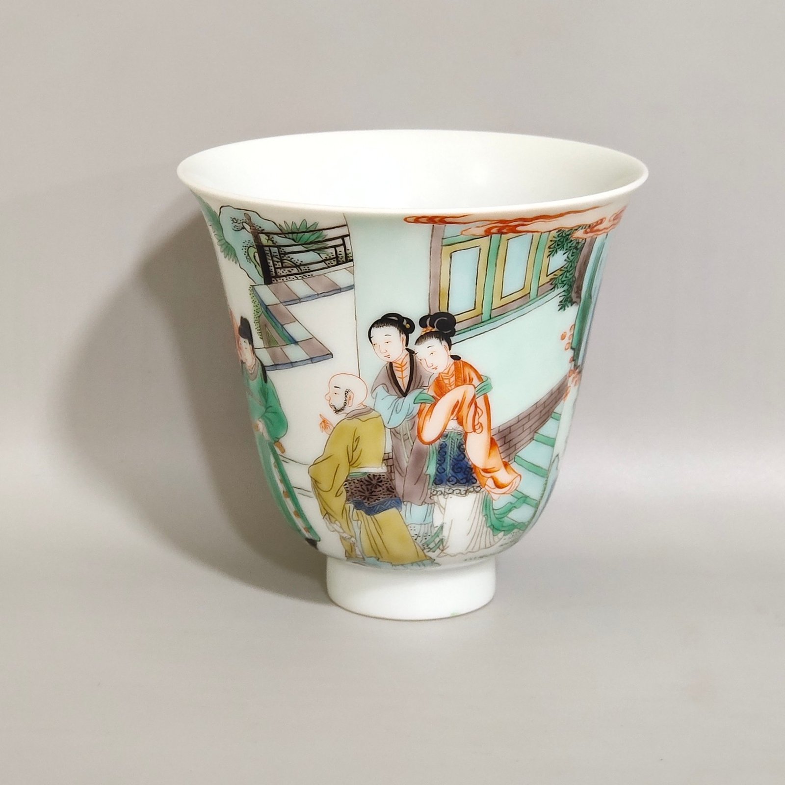 Qing Dynasty Yongzheng A pair of Yangzhong cups with colorful figures and stories