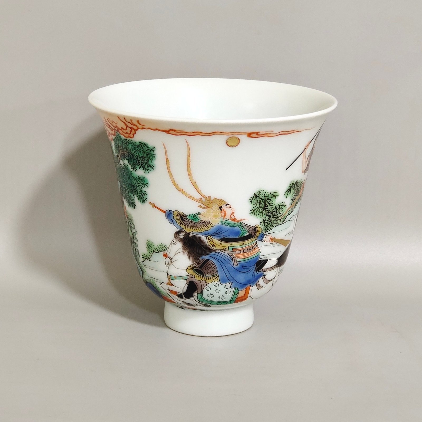 Qing Dynasty Yongzheng A pair of Yangzhong cups with colorful figures and stories