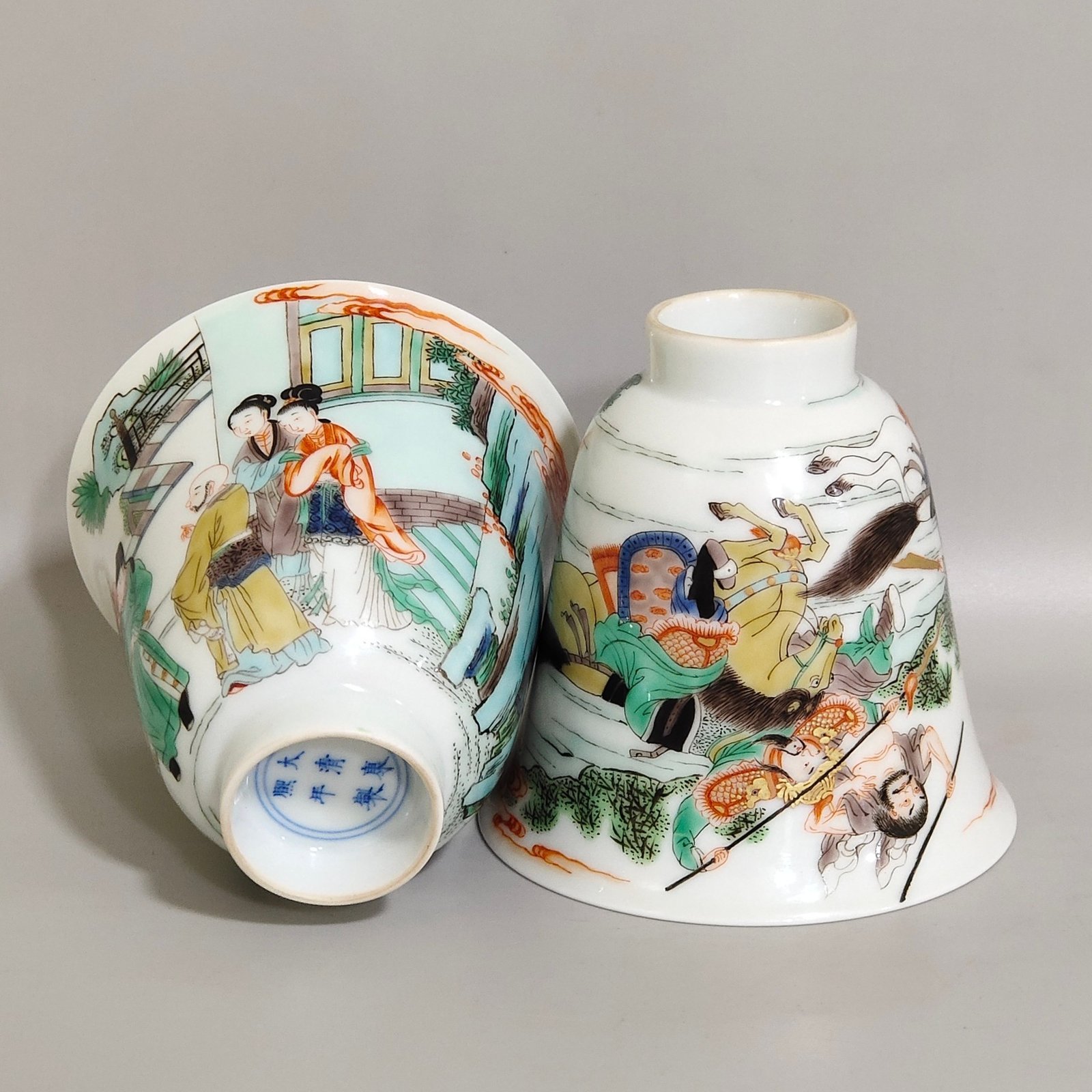 Qing Dynasty Yongzheng A pair of colorful cups with pictures of characters and stories