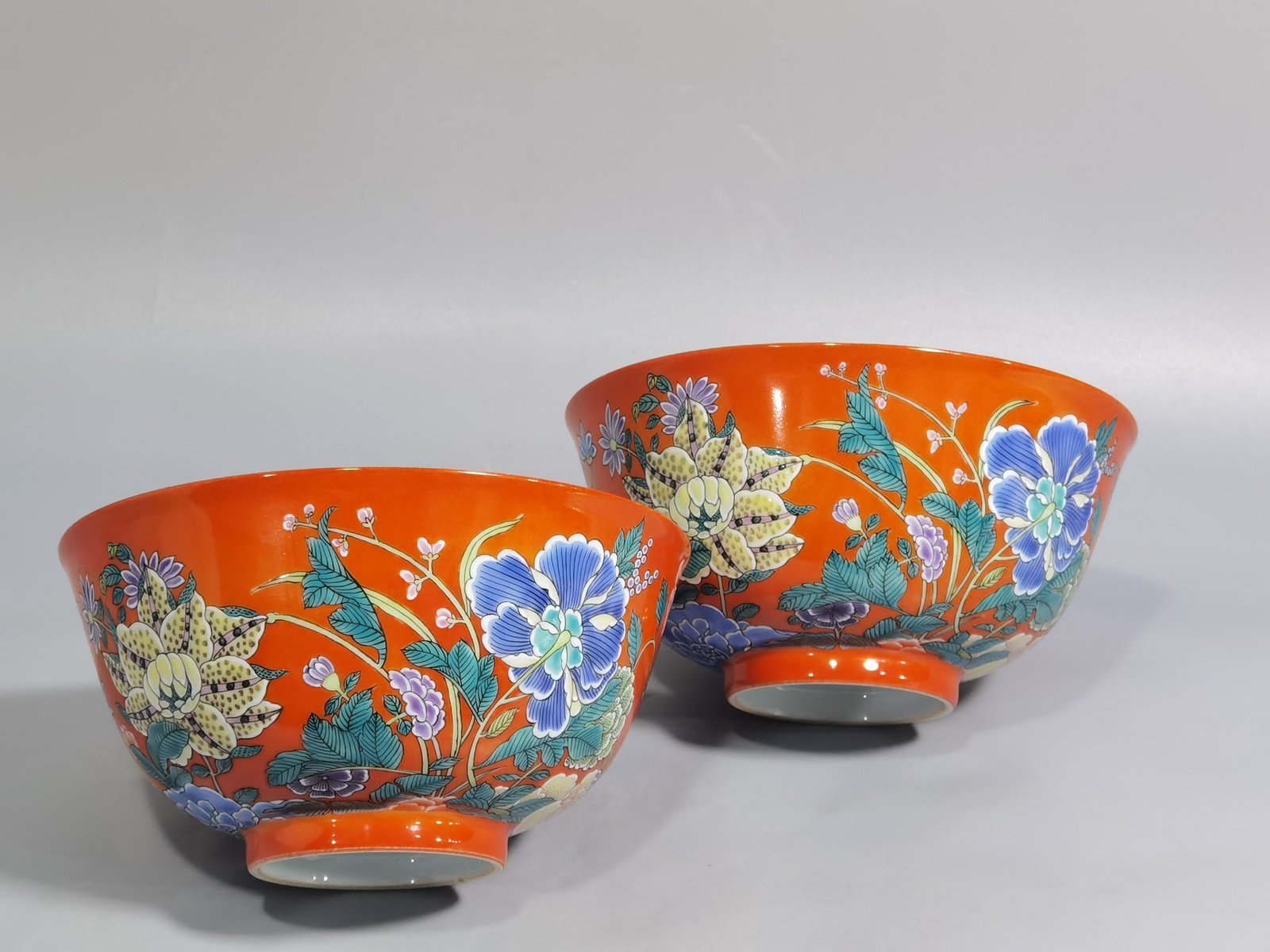 Qing Dynasty Yongzheng A pair of enamel-colored coral red ground nine-autumn bowls