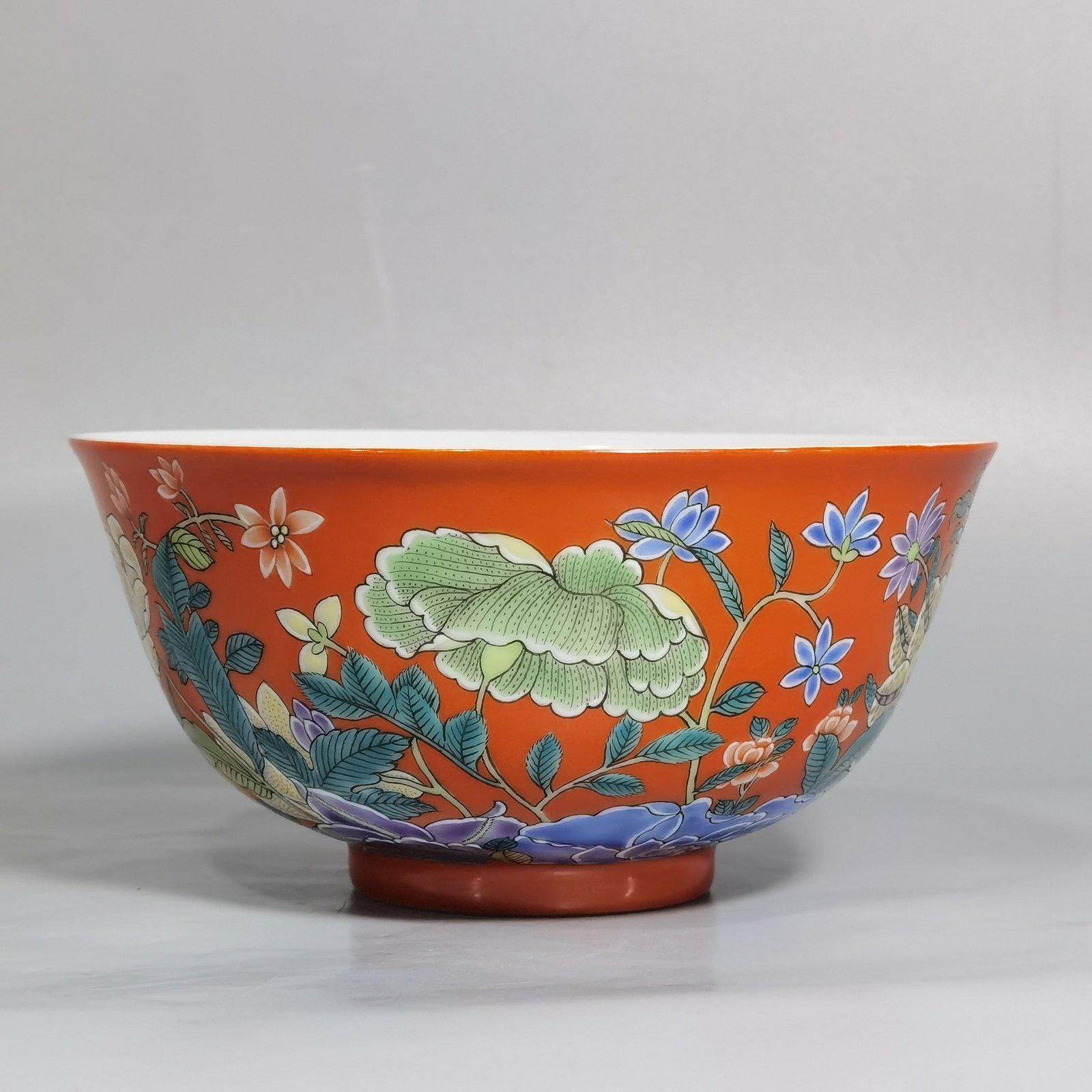 Qing Dynasty Yongzheng A pair of enamel-colored coral red ground nine-autumn bowls