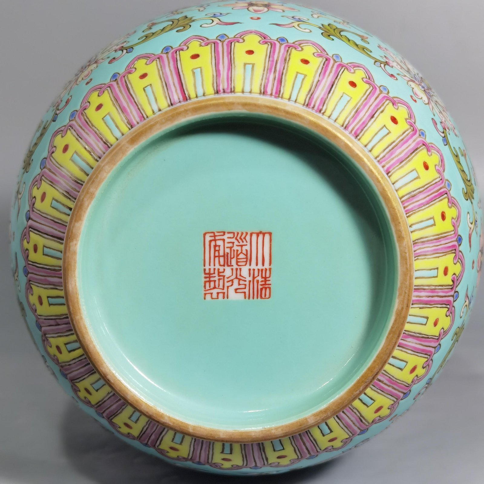 Qing Dynasty Daoguang green and pastel color longevity twining branches and precious flowers amphora
