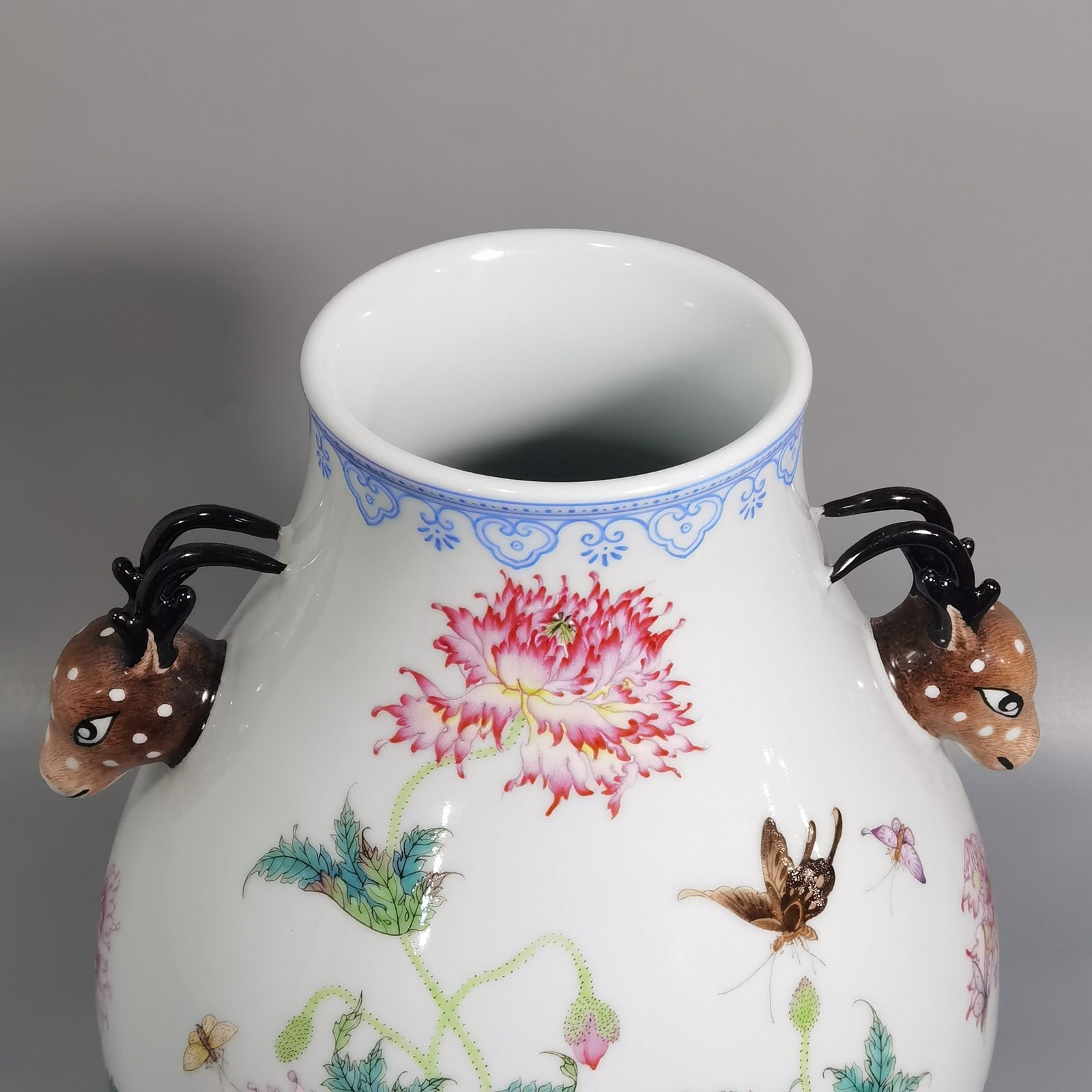 Qing Dynasty Yongzheng a pastel poppy-inscribed deer-headed statue