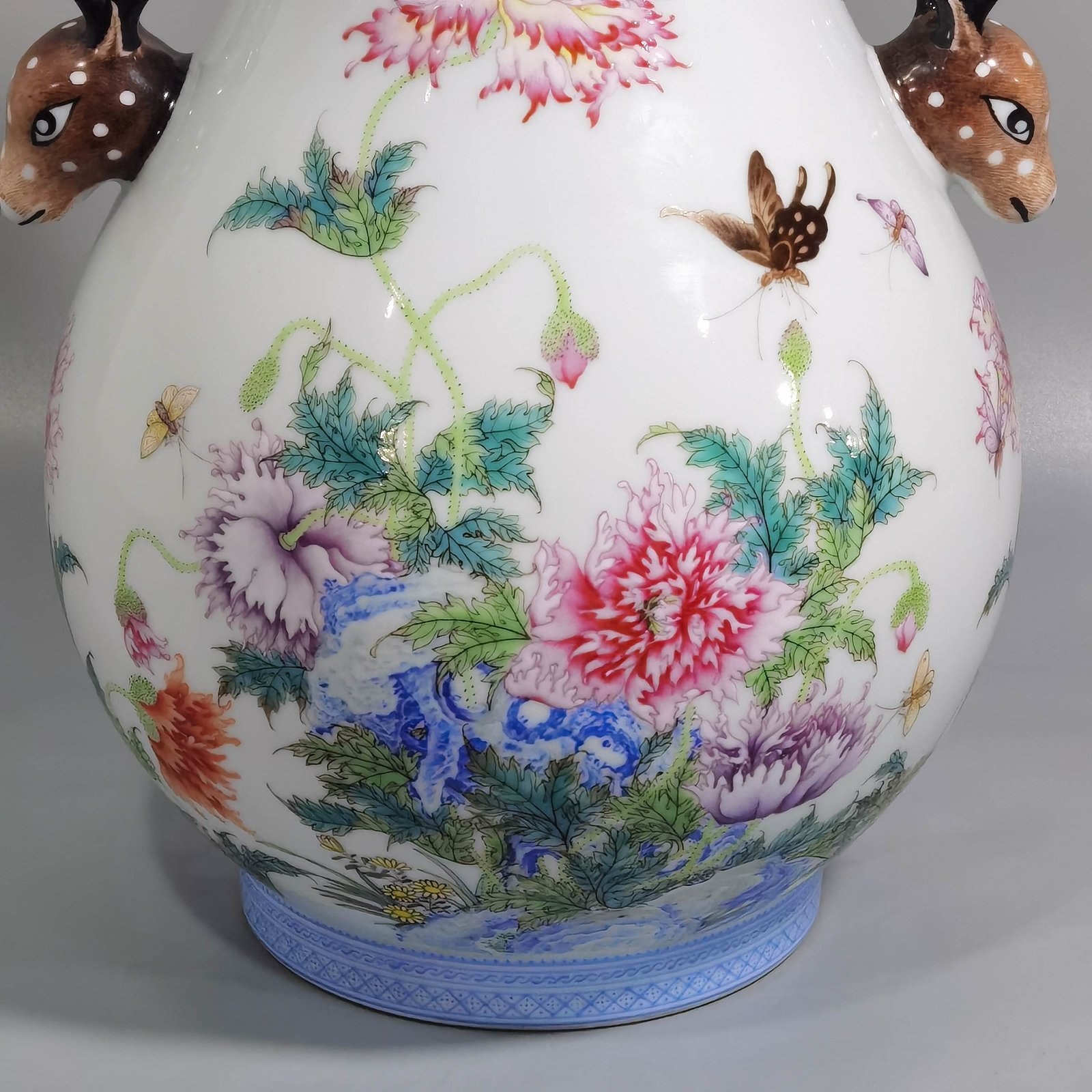 Qing Dynasty Yongzheng a pastel poppy-inscribed deer-headed statue