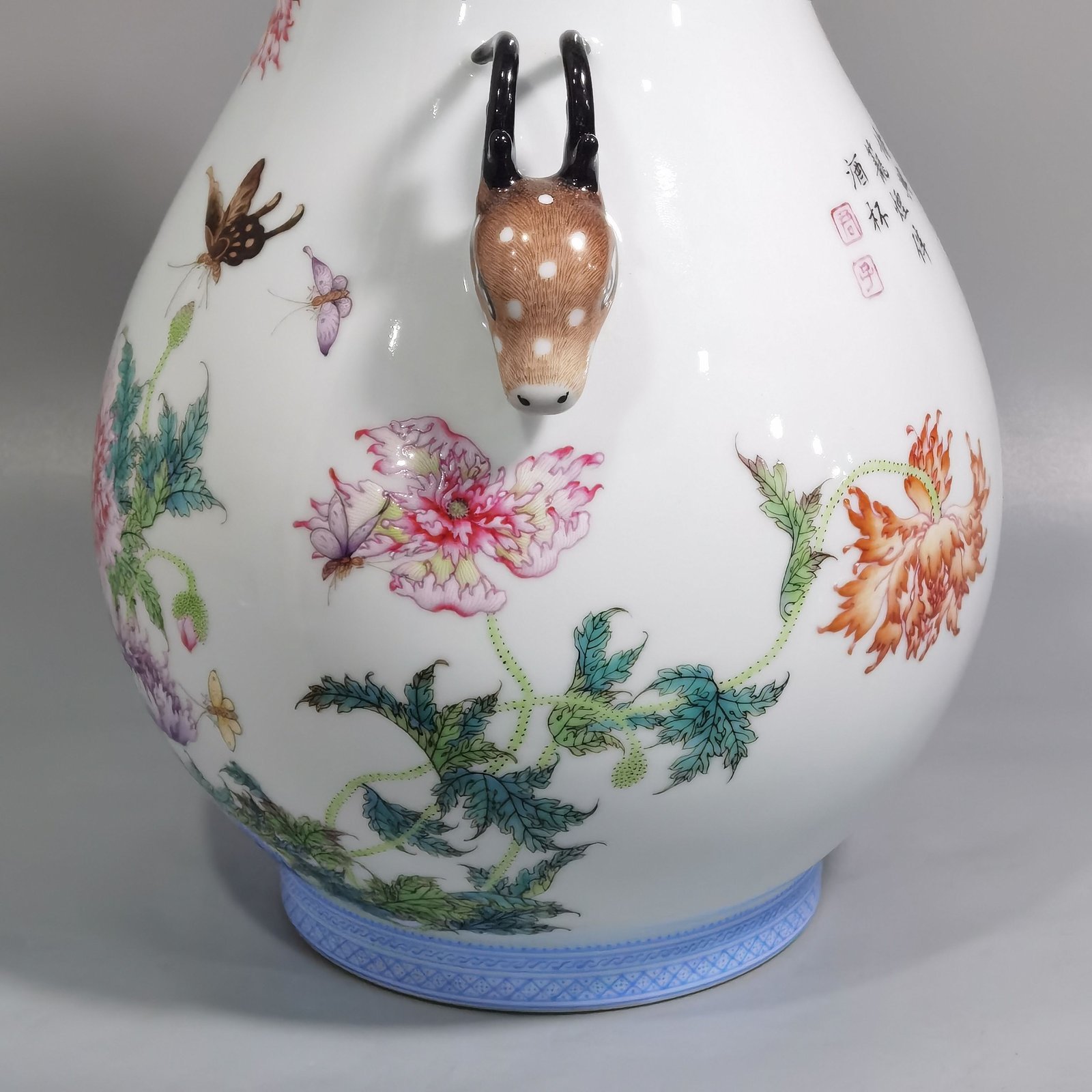 Qing Dynasty Yongzheng a pastel poppy-inscribed deer-headed statue