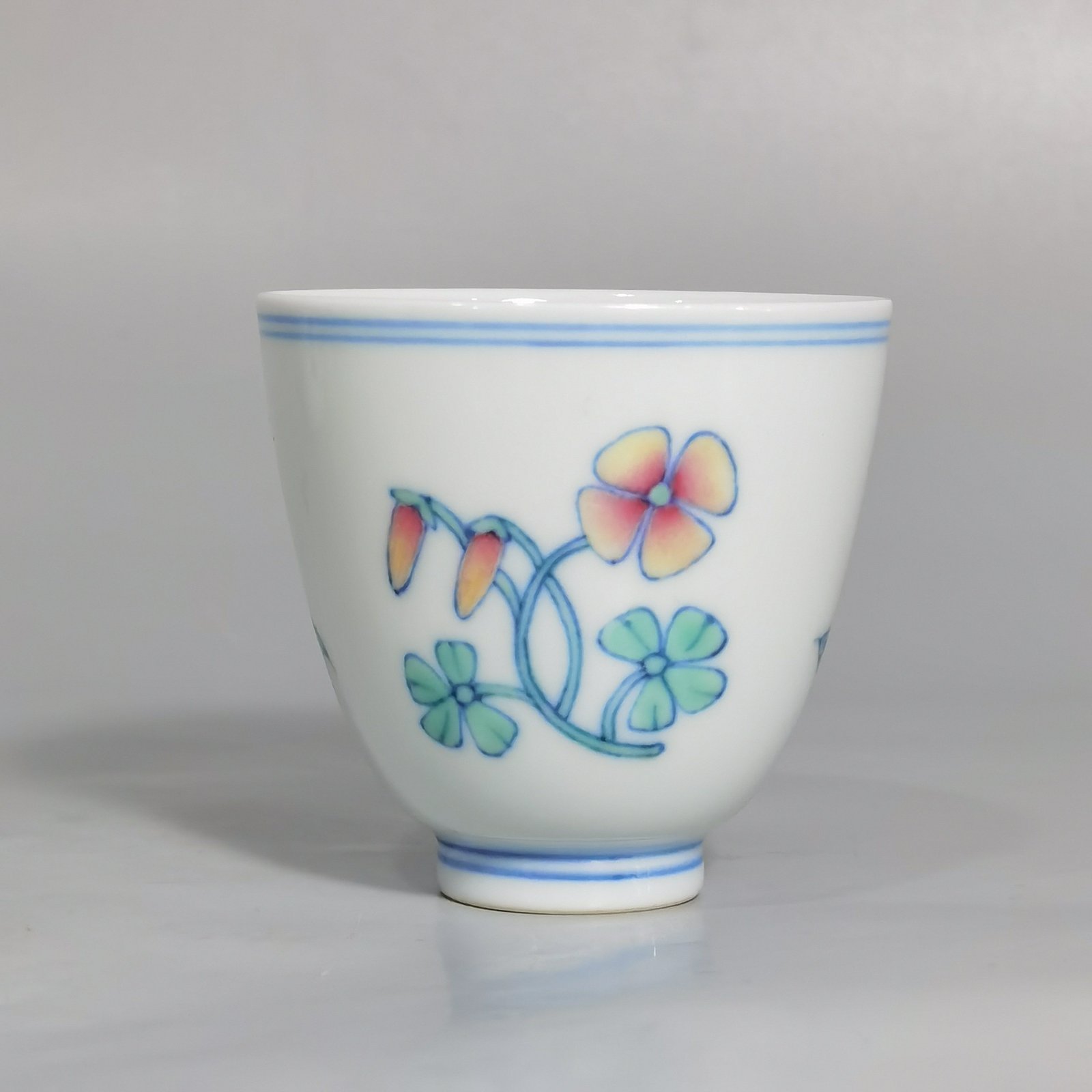 Qing Dynasty Yongzheng sustenance money Doucai Sanqiu cup