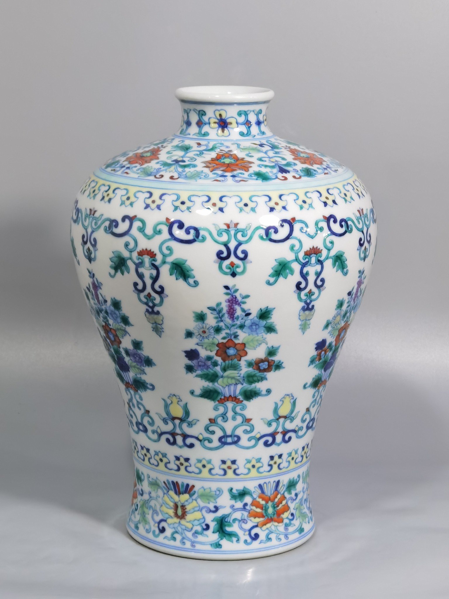 Qing Dynasty Yongzheng colorful plum vase with flowers and branche