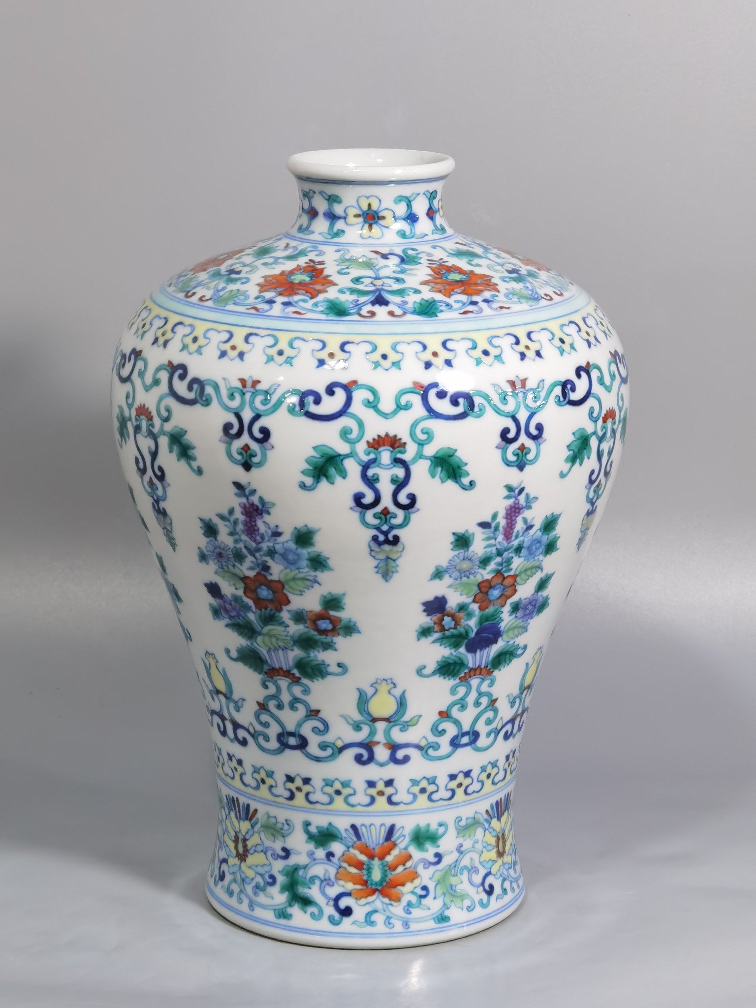 Qing Dynasty Yongzheng colorful plum vase with flowers and branche
