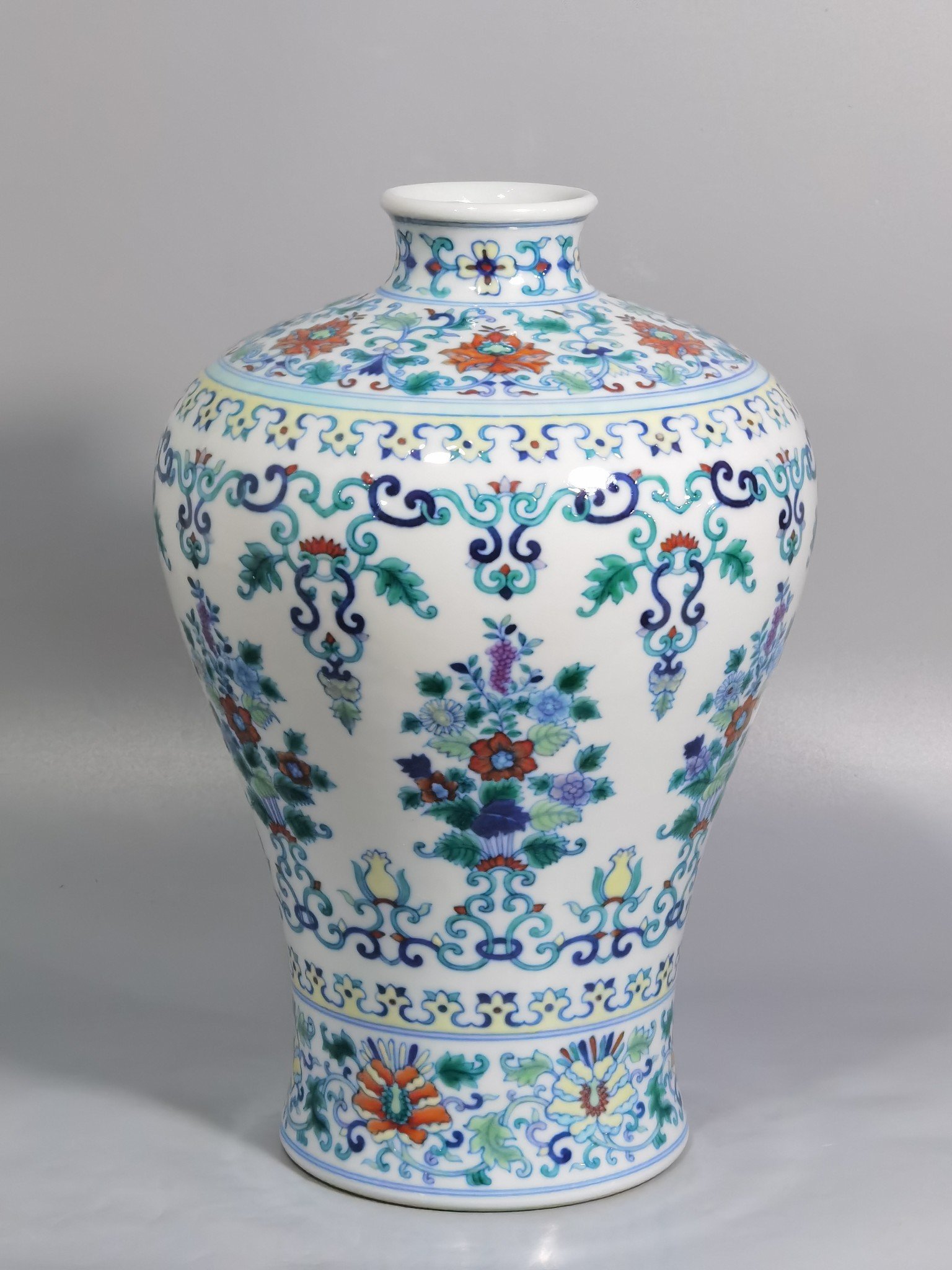 Qing Dynasty Yongzheng colorful plum vase with flowers and branche