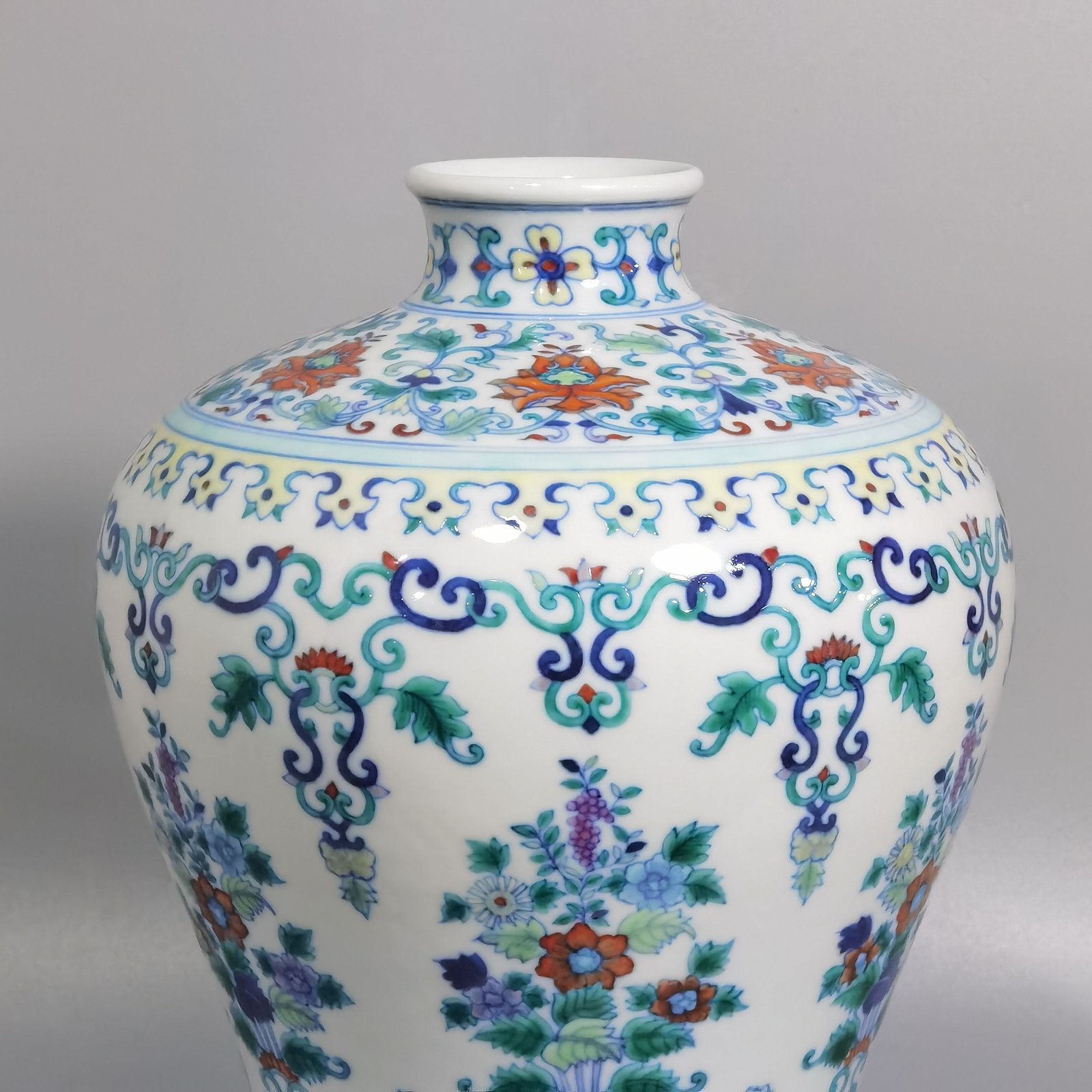 Qing Dynasty Yongzheng colorful plum vase with flowers and branche