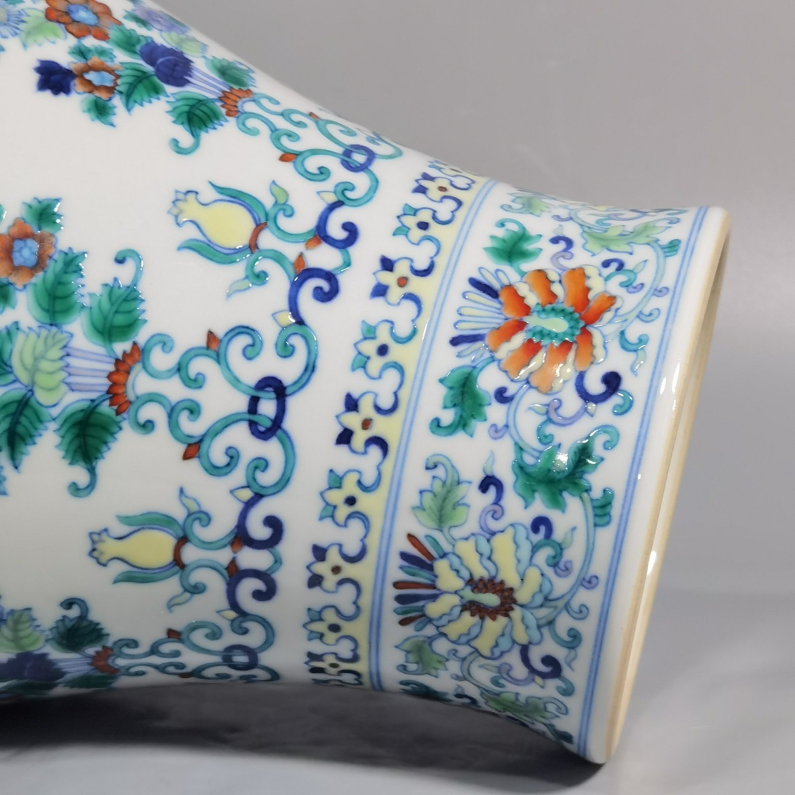 Qing Dynasty Yongzheng colorful plum vase with flowers and branche