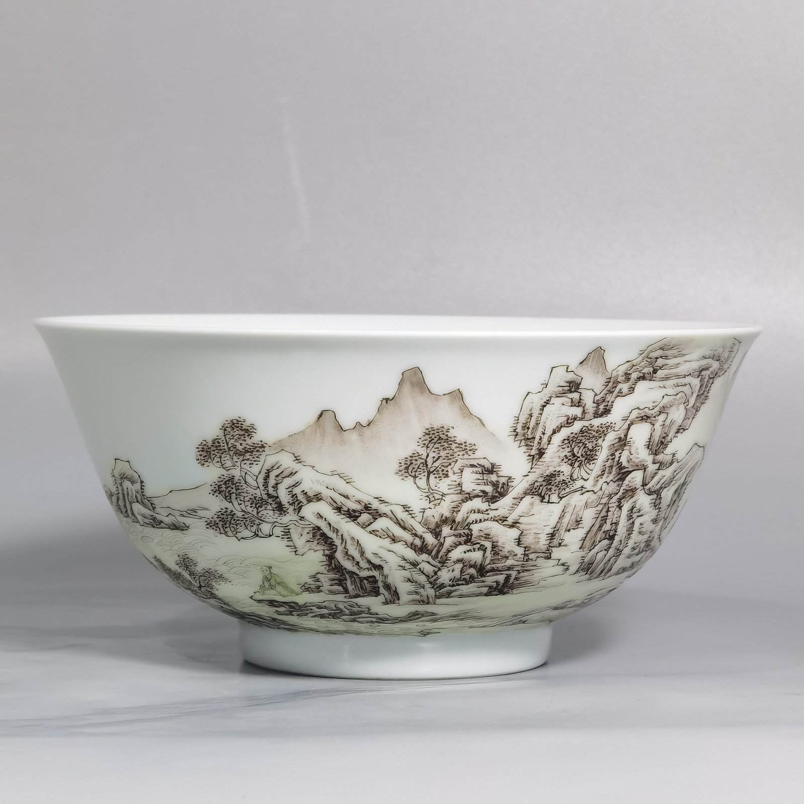 Qing Dynasty Yongzheng A pair of enamel and ink landscape and figure bowls