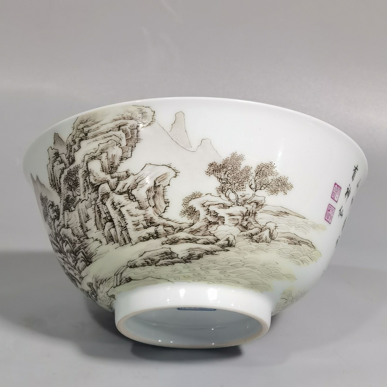 Qing Dynasty Yongzheng A pair of enamel and ink landscape and figure bowls