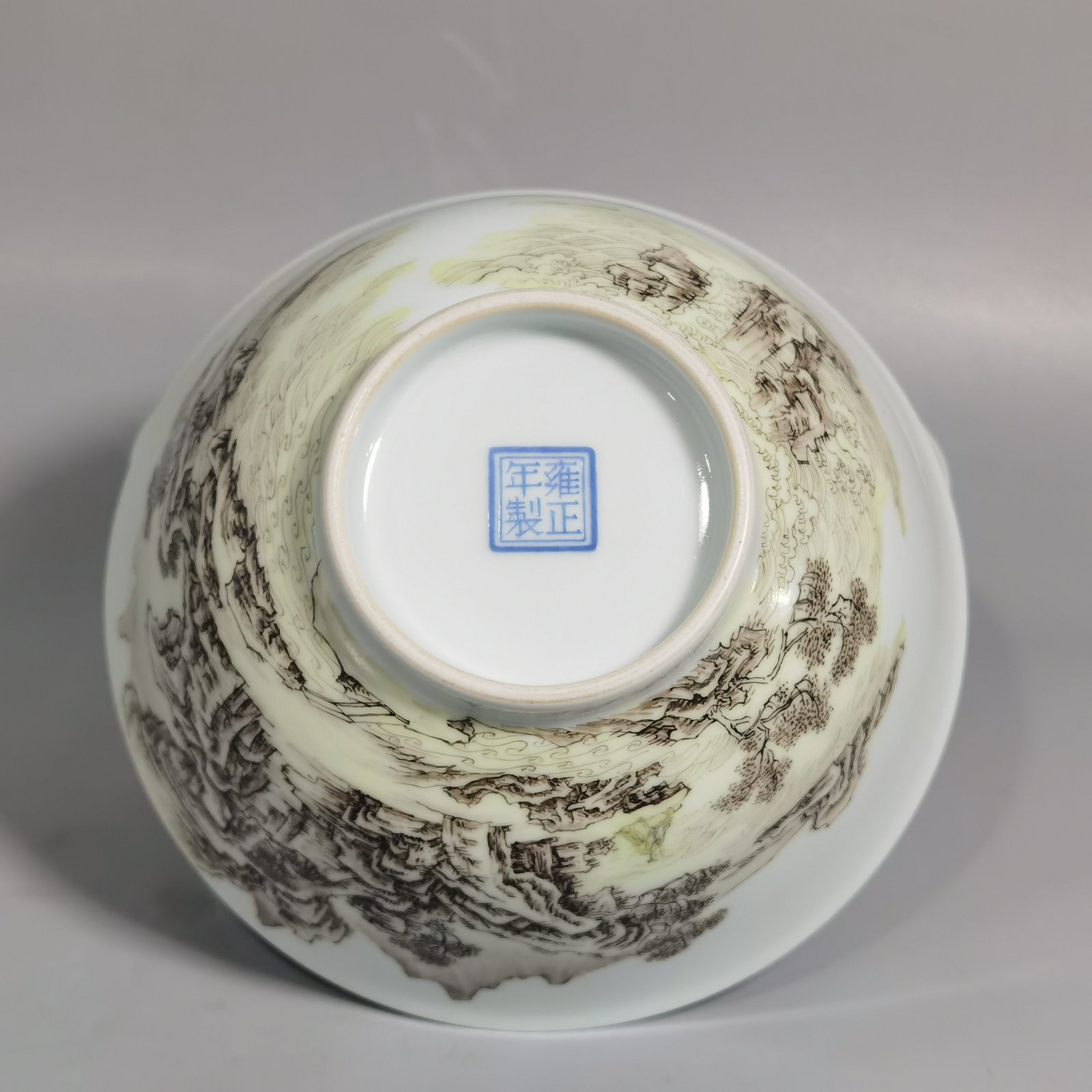 Qing Dynasty Yongzheng A pair of enamel and ink landscape and figure bowls