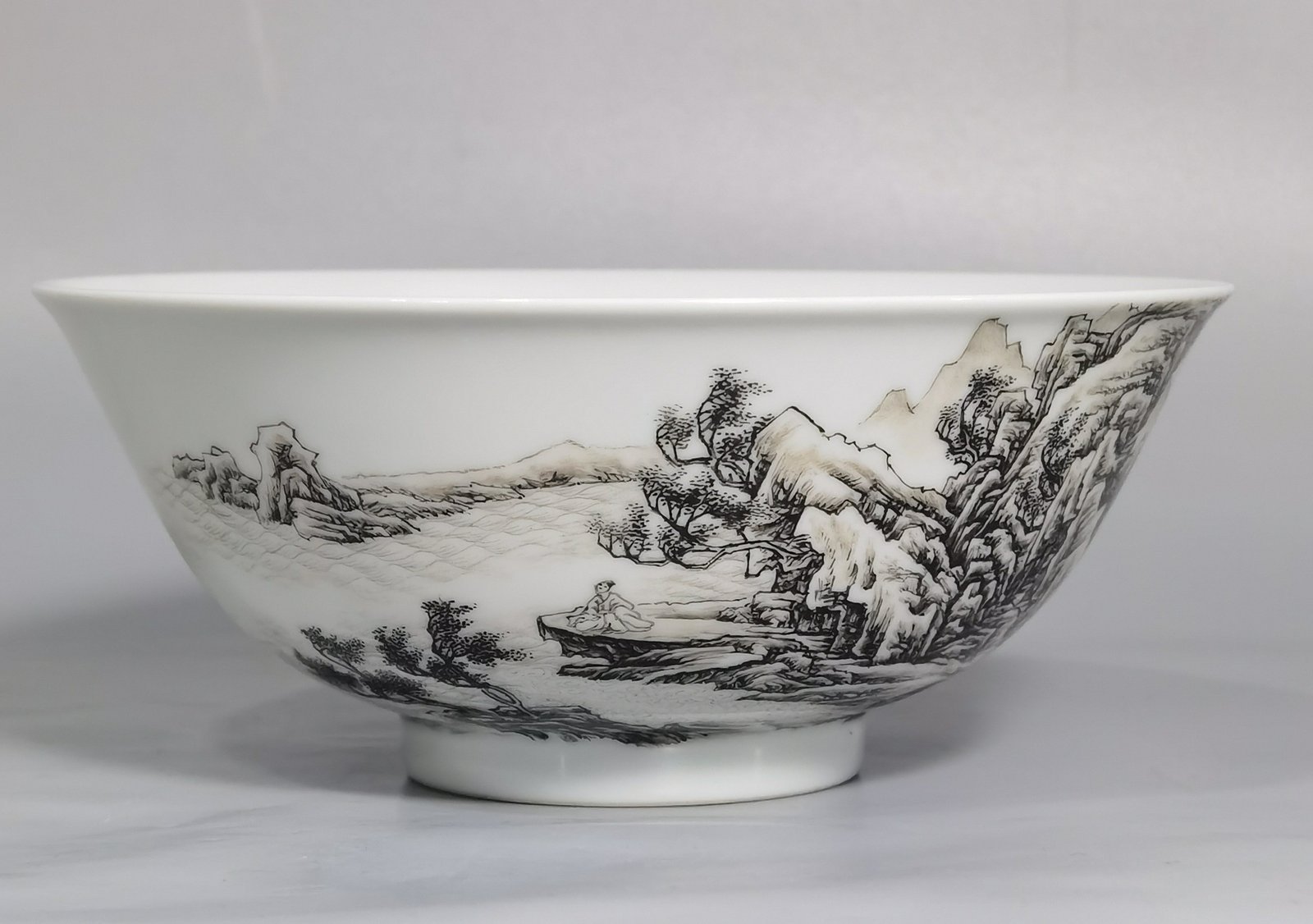 Qing Dynasty Yongzheng A pair of enamel and ink landscape and figure bowls