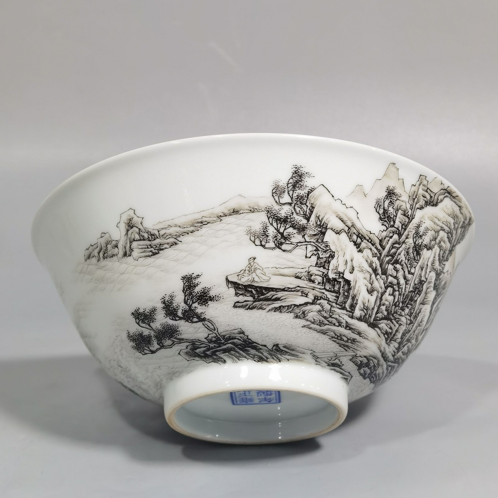 Qing Dynasty Yongzheng A pair of enamel and ink landscape and figure bowls