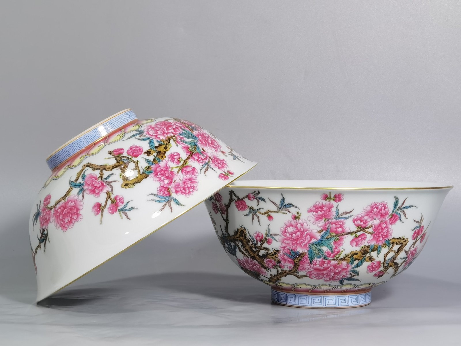 Qing Dynasty Yongzheng A pair of enamel peach blossom bowls