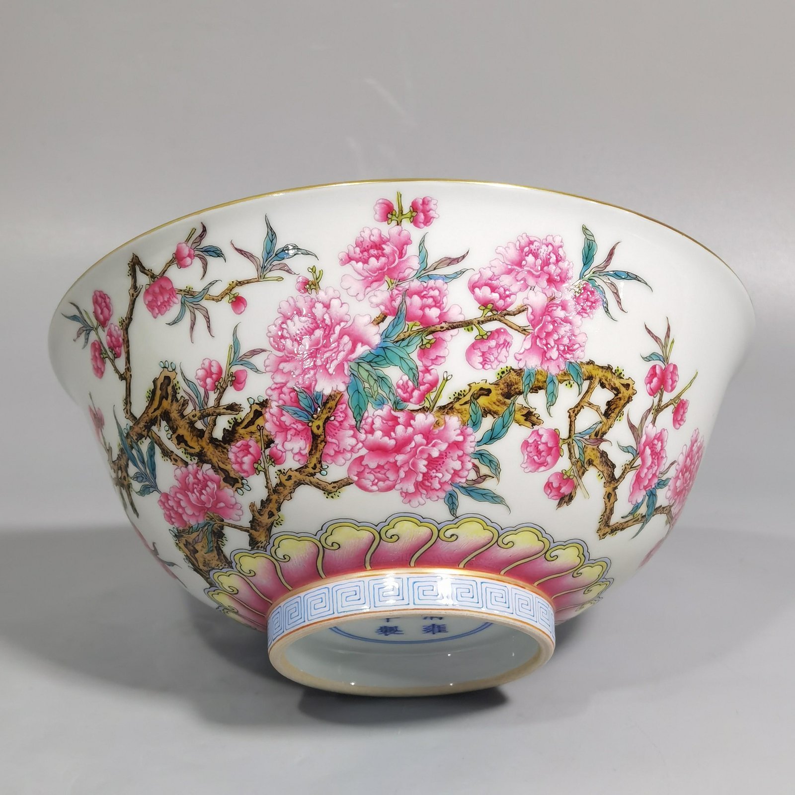 Qing Dynasty Yongzheng A pair of enamel peach blossom bowls