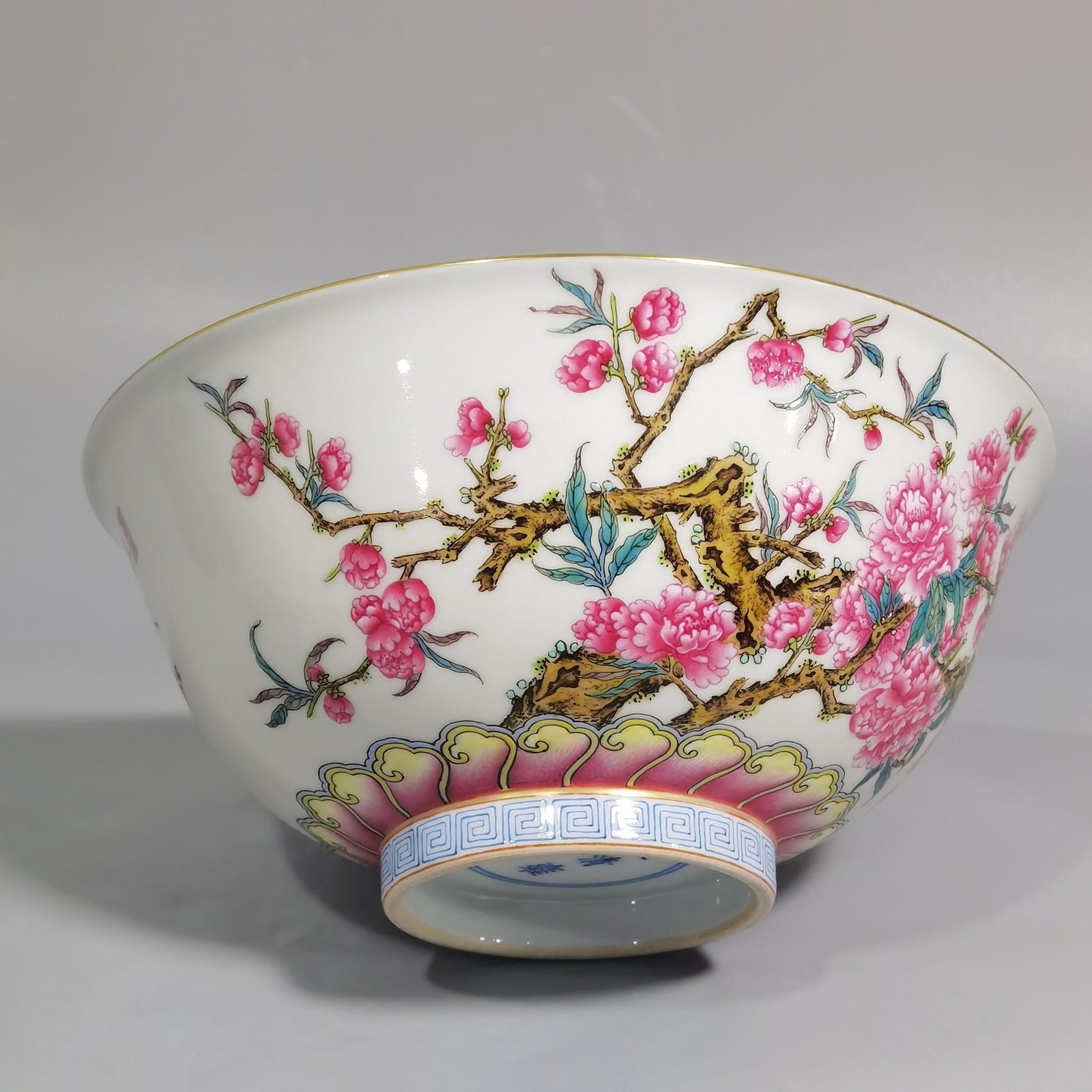 Qing Dynasty Yongzheng A pair of enamel peach blossom bowls