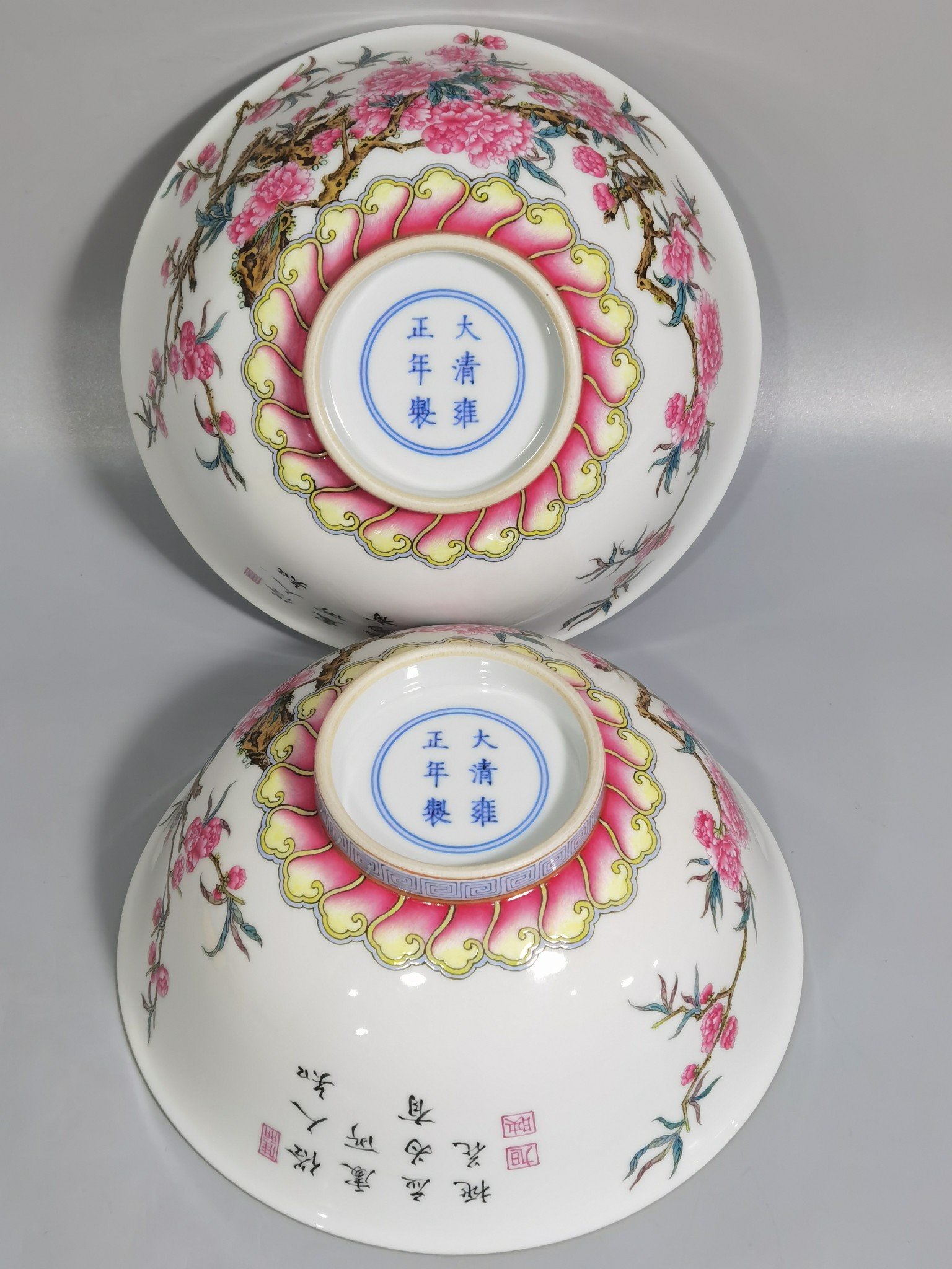 Qing Dynasty Yongzheng A pair of enamel peach blossom bowls
