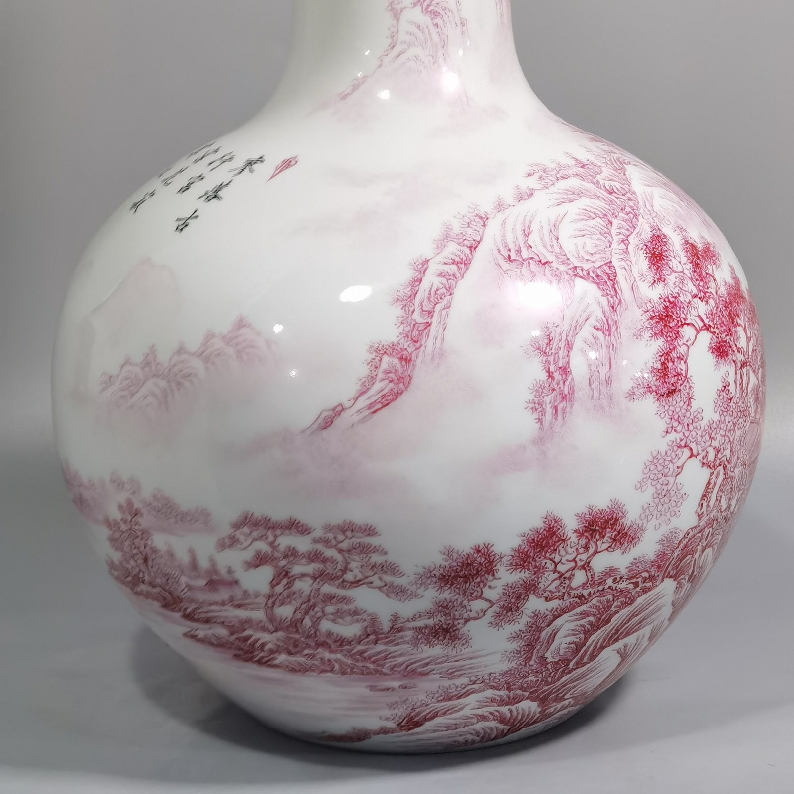 Qing Dynasty Yongzheng Enamel Agate Red Landscape Figures and Heavenly Ball Vase