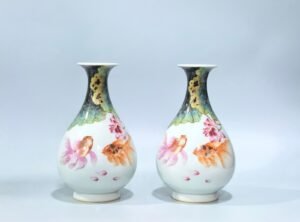 Qing Dynasty Yongzheng enamel goldfish and lotus pattern jade pot spring vase