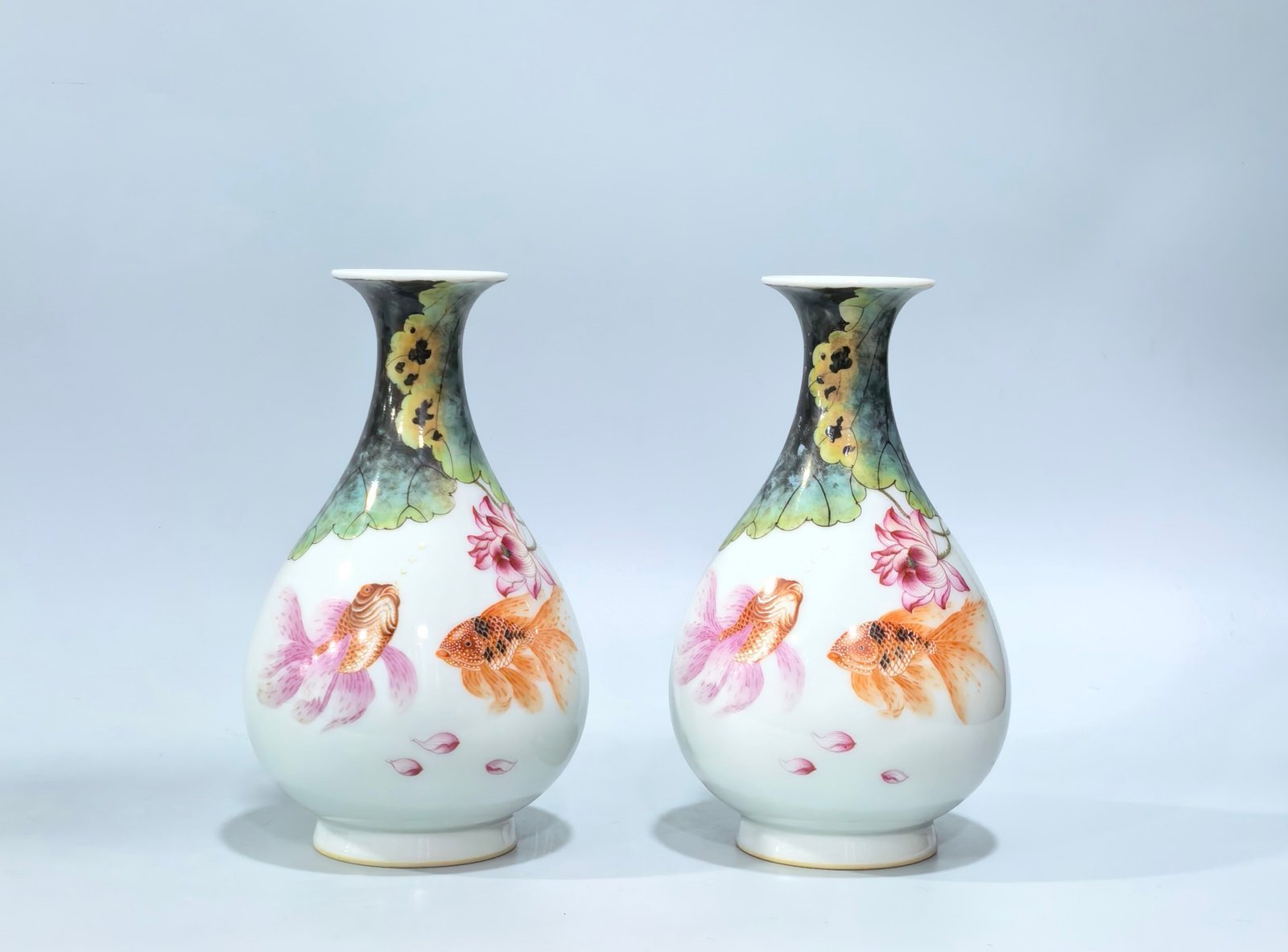Qing Dynasty Yongzheng enamel goldfish and lotus pattern jade pot spring vase