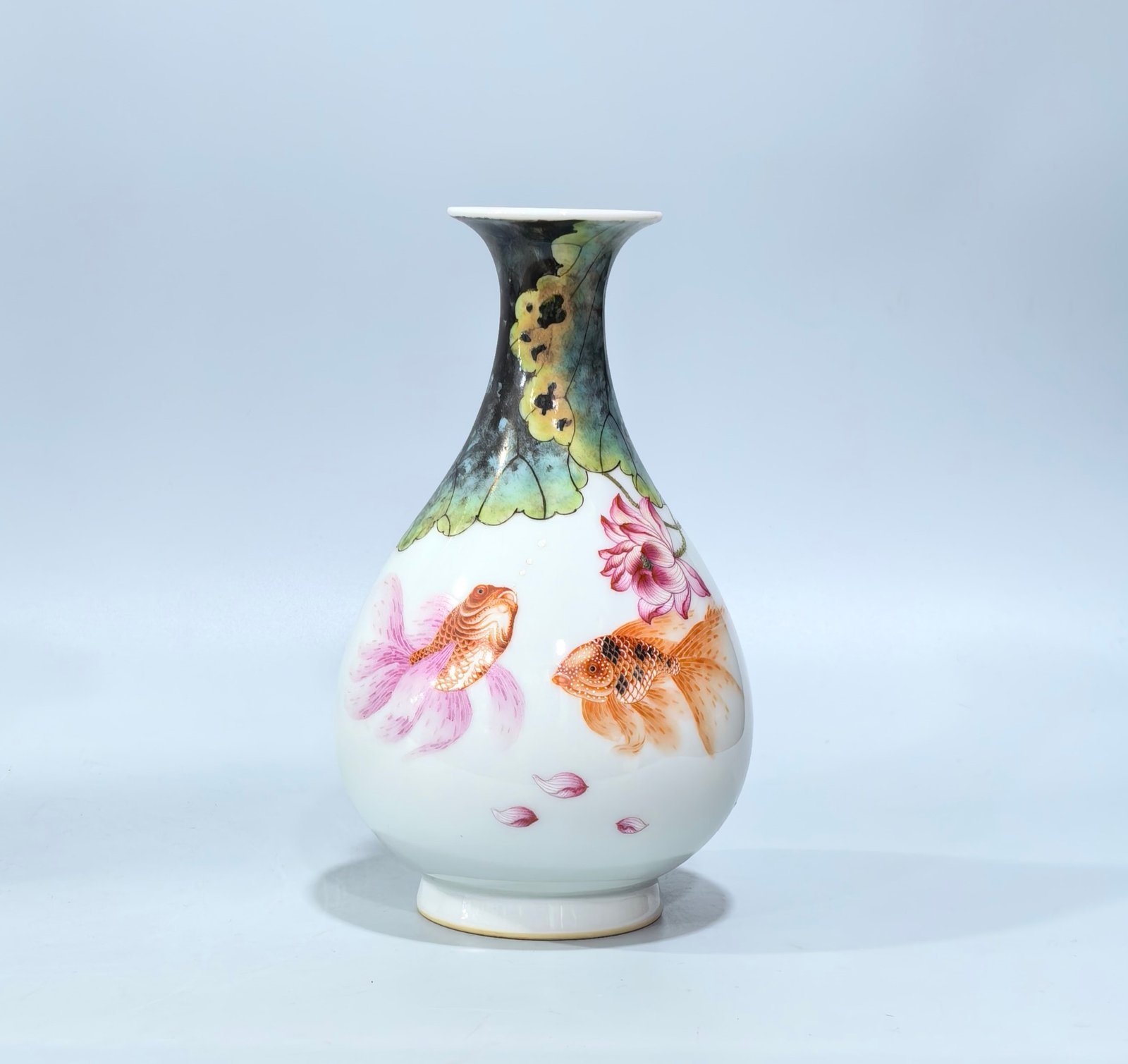Qing Dynasty Yongzheng enamel goldfish and lotus pattern jade pot spring vase