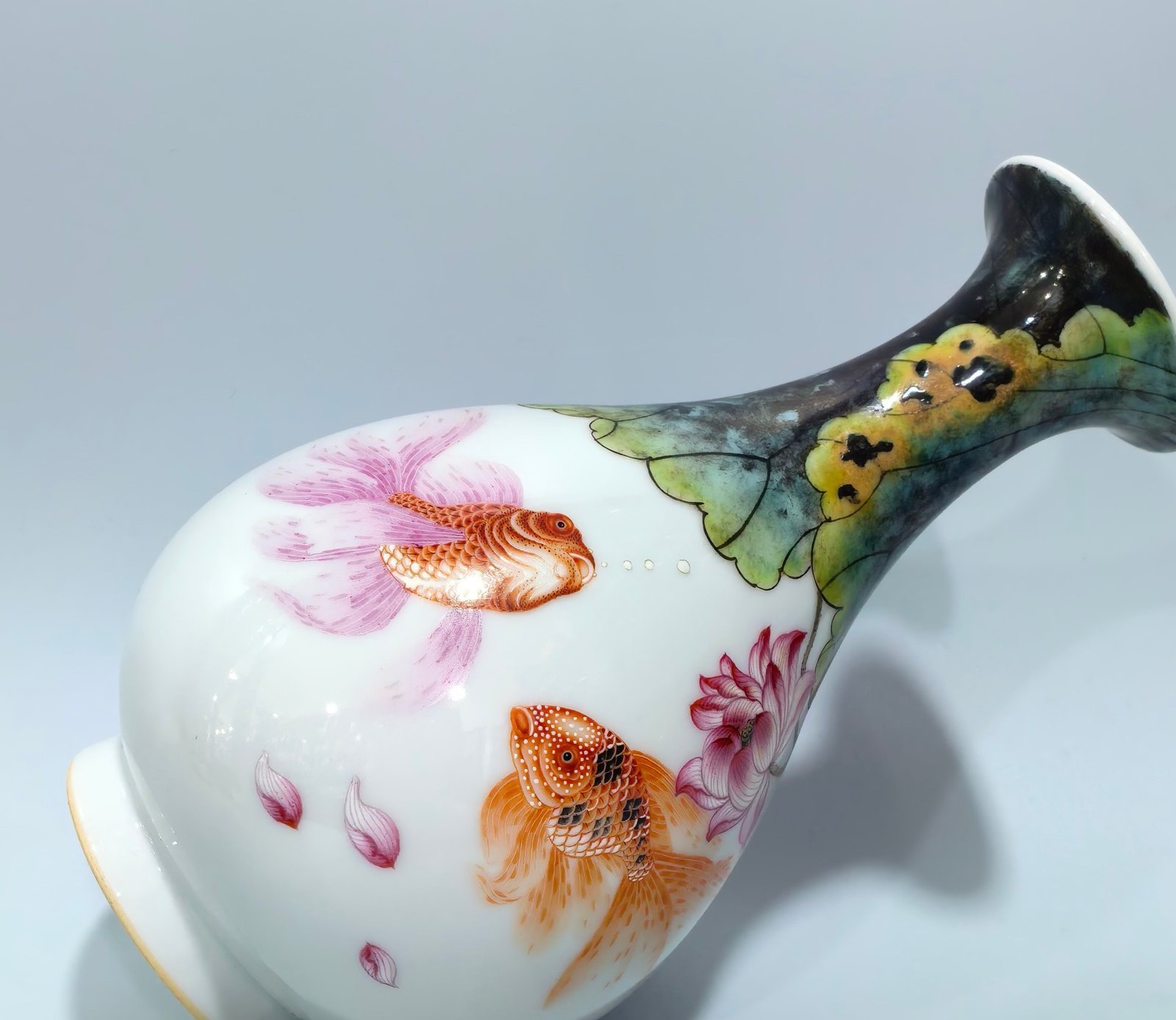 Qing Dynasty Yongzheng enamel goldfish and lotus pattern jade pot spring vase