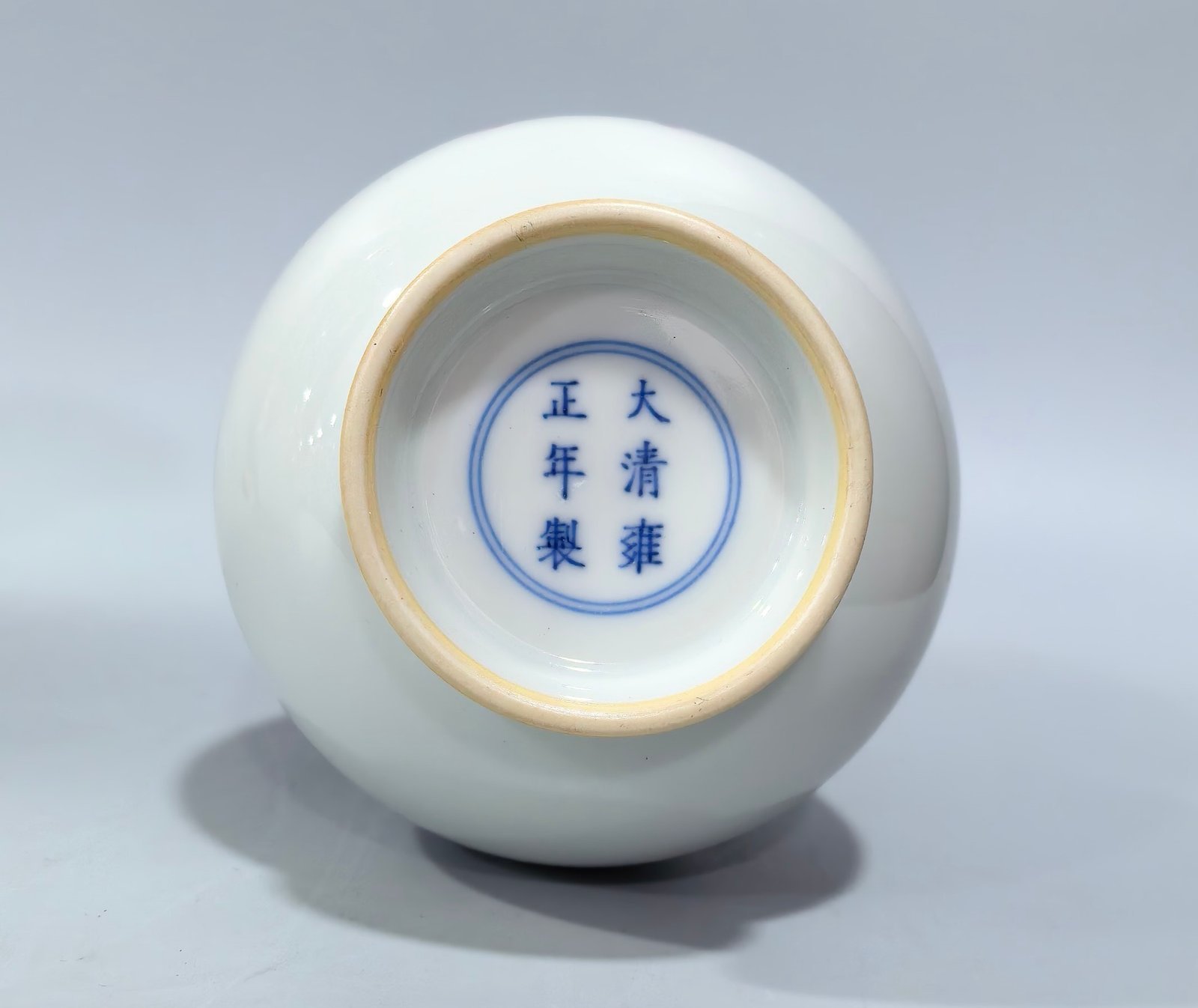 Qing Dynasty Yongzheng enamel goldfish and lotus pattern jade pot spring vase