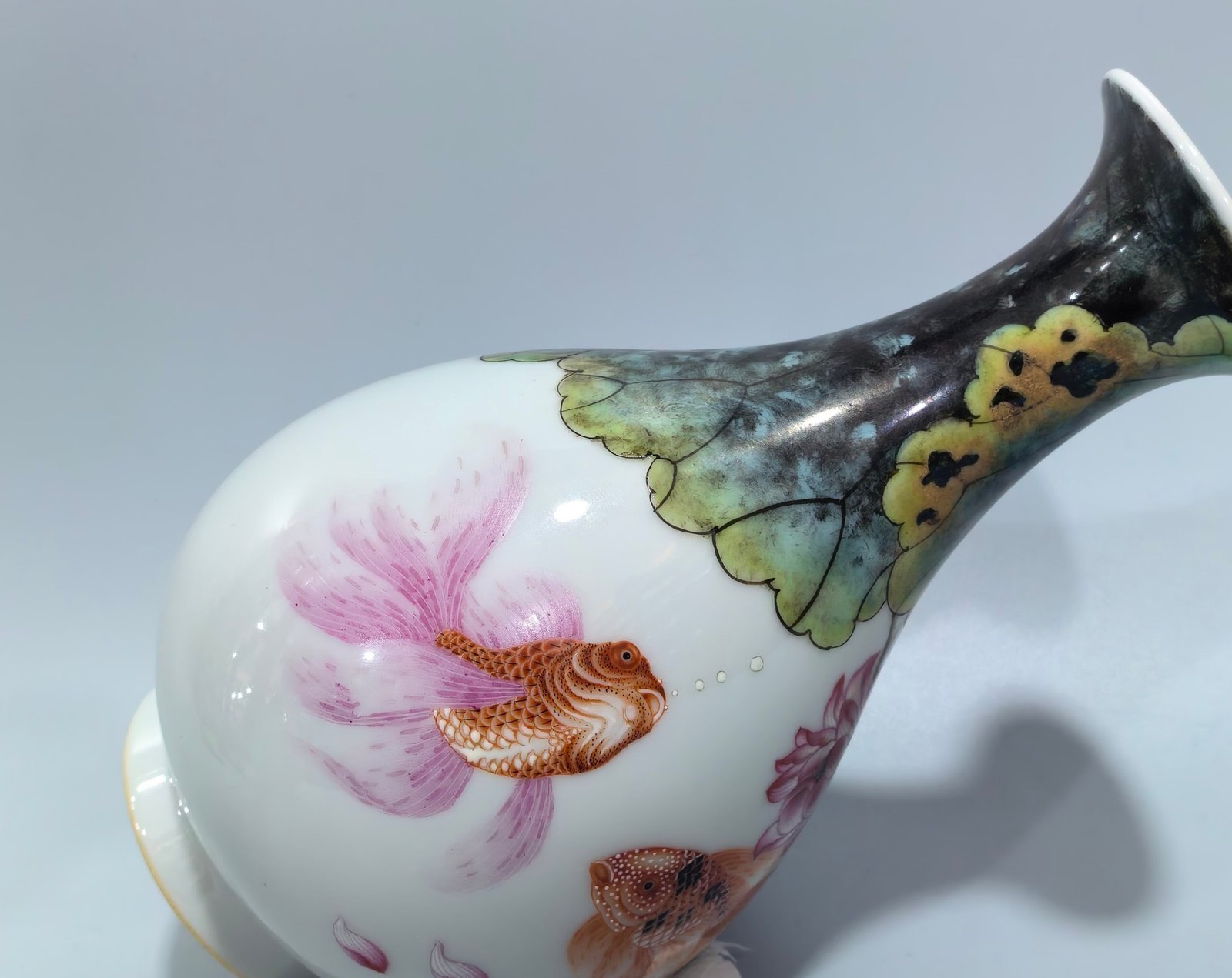 Qing Dynasty Yongzheng enamel goldfish and lotus pattern jade pot spring vase