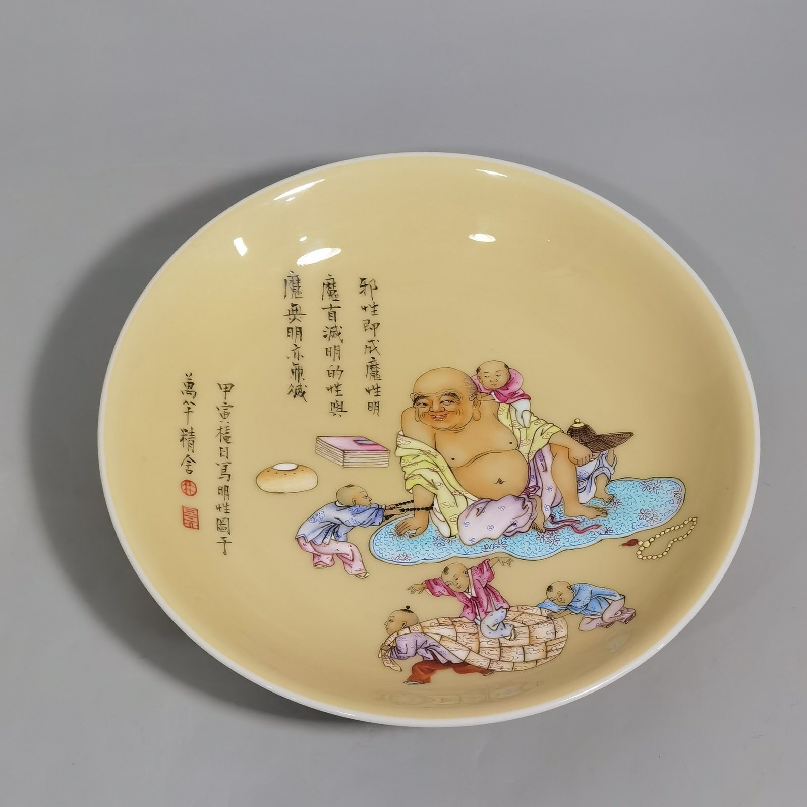 Qing Dynasty Yongzheng beige glaze pastel cloth bag monk and five sons small plate