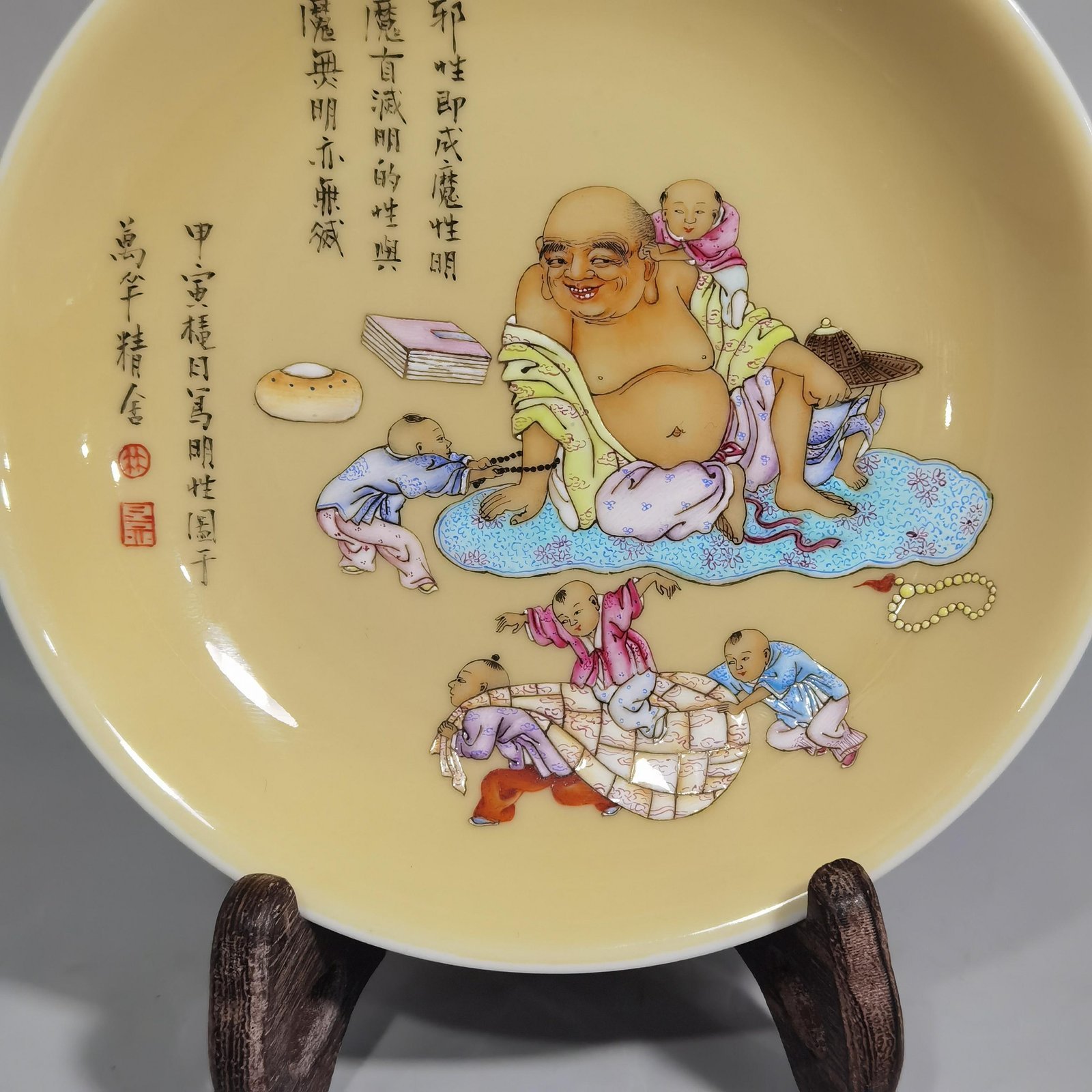 Qing Dynasty Yongzheng beige glaze pastel cloth bag monk and five sons small plate