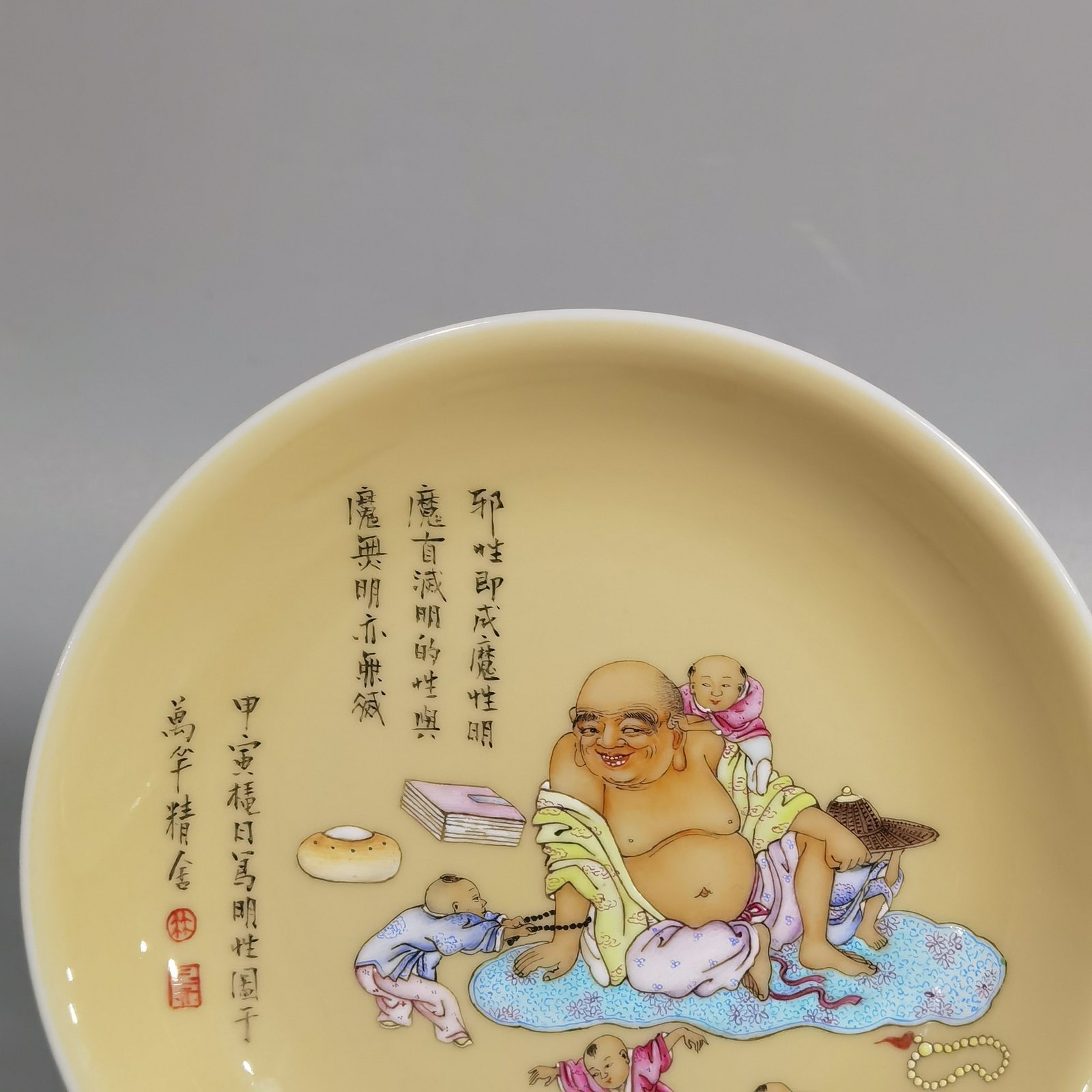Qing Dynasty Yongzheng beige glaze pastel cloth bag monk and five sons small plate