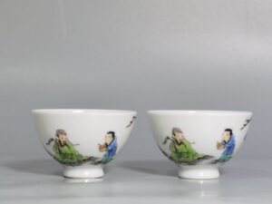 Qing Dynasty Yongzheng pastel color picture of asking questions with a child chicken heart cup