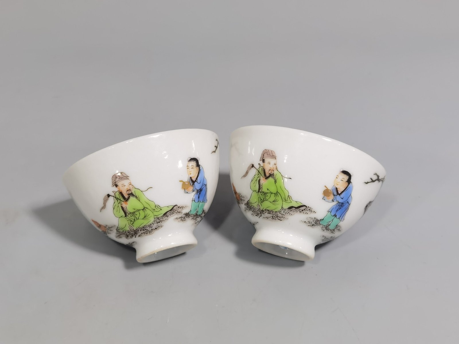 Qing Dynasty Yongzheng pastel color picture of asking questions with a child chicken heart cup