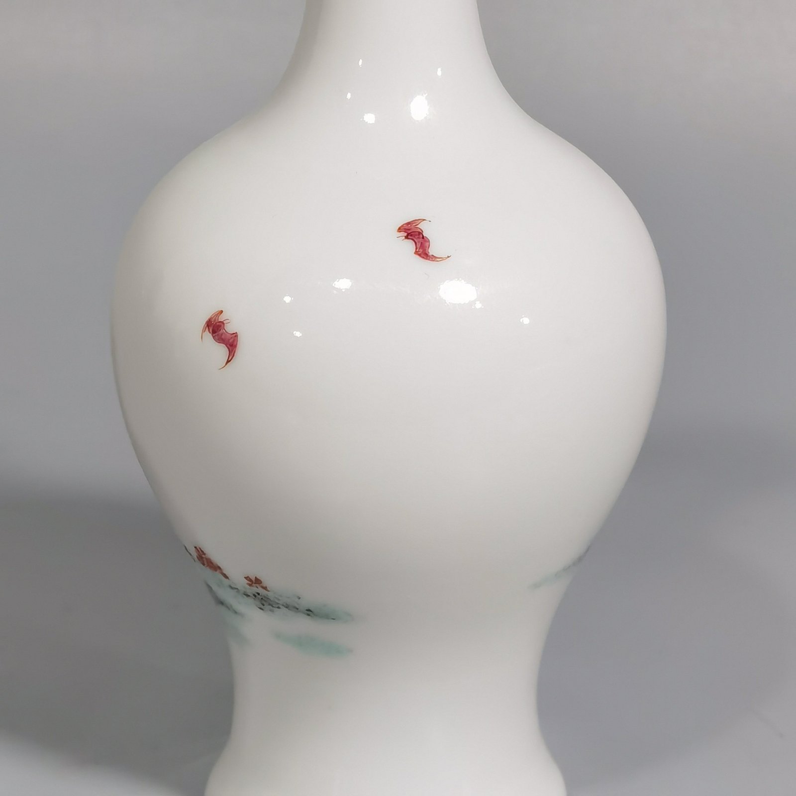 Qing Dynasty Yongzheng pastel color plum blossoms and raises cranes olive vase