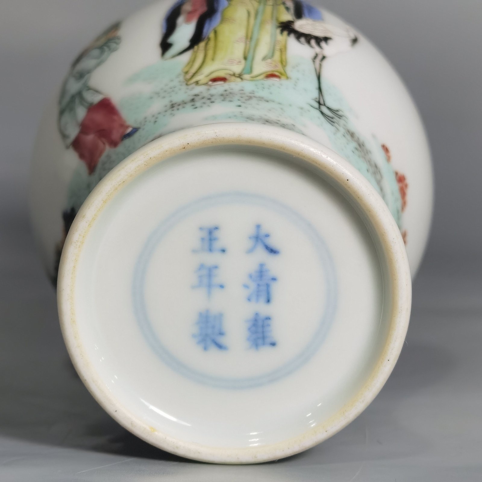 Qing Dynasty Yongzheng pastel color plum blossoms and raises cranes olive vase