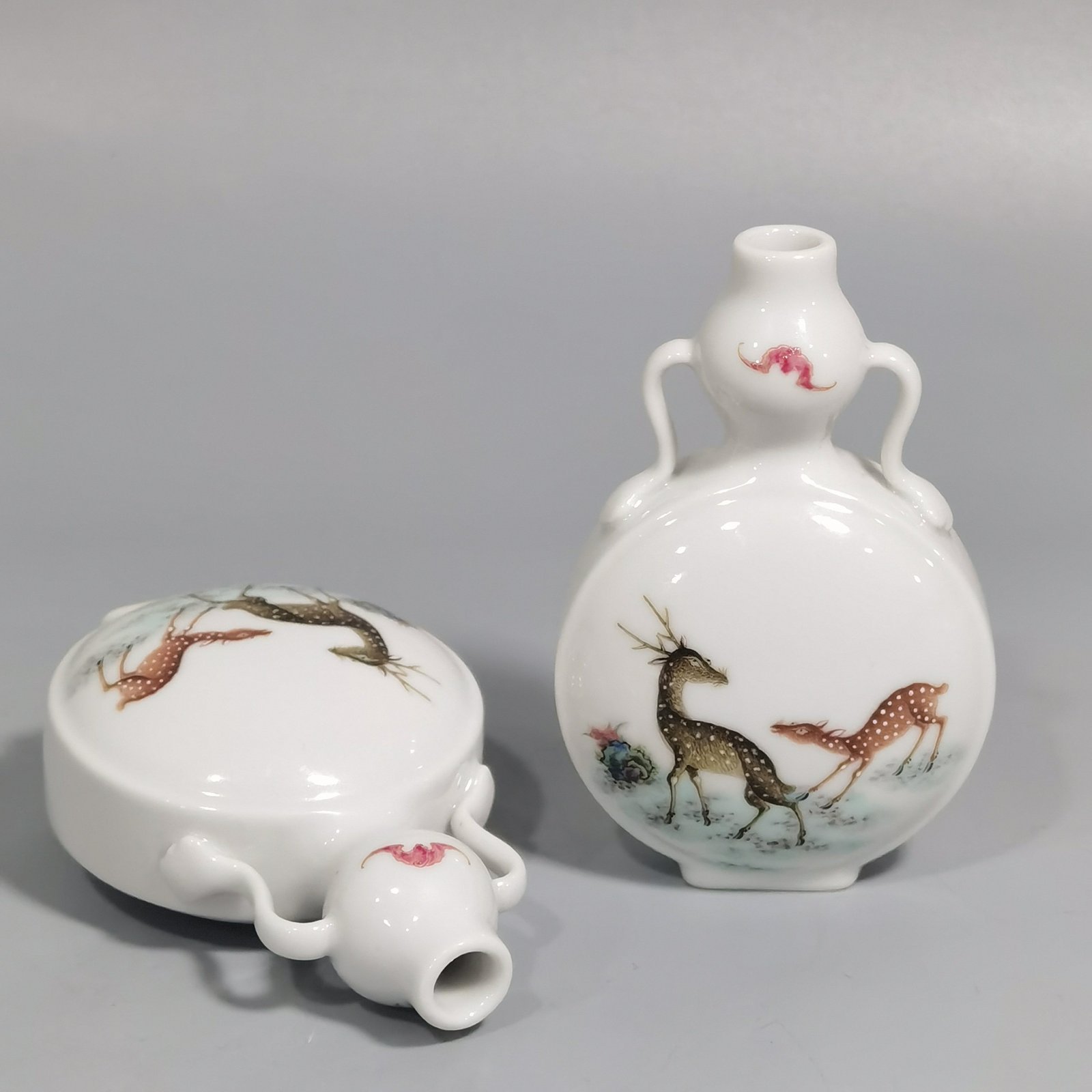 Qing Dynasty Yongzheng pastel color gourd bottle