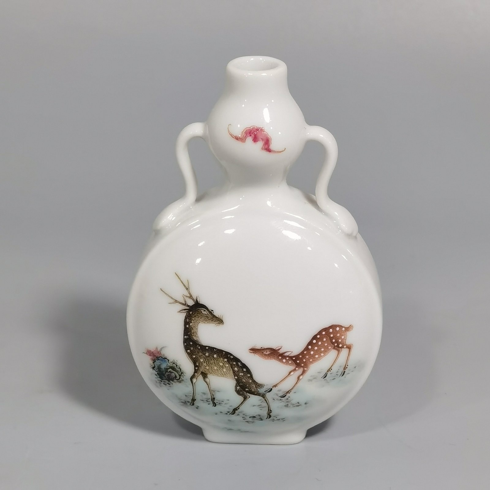 Qing Dynasty Yongzheng pastel color gourd bottle