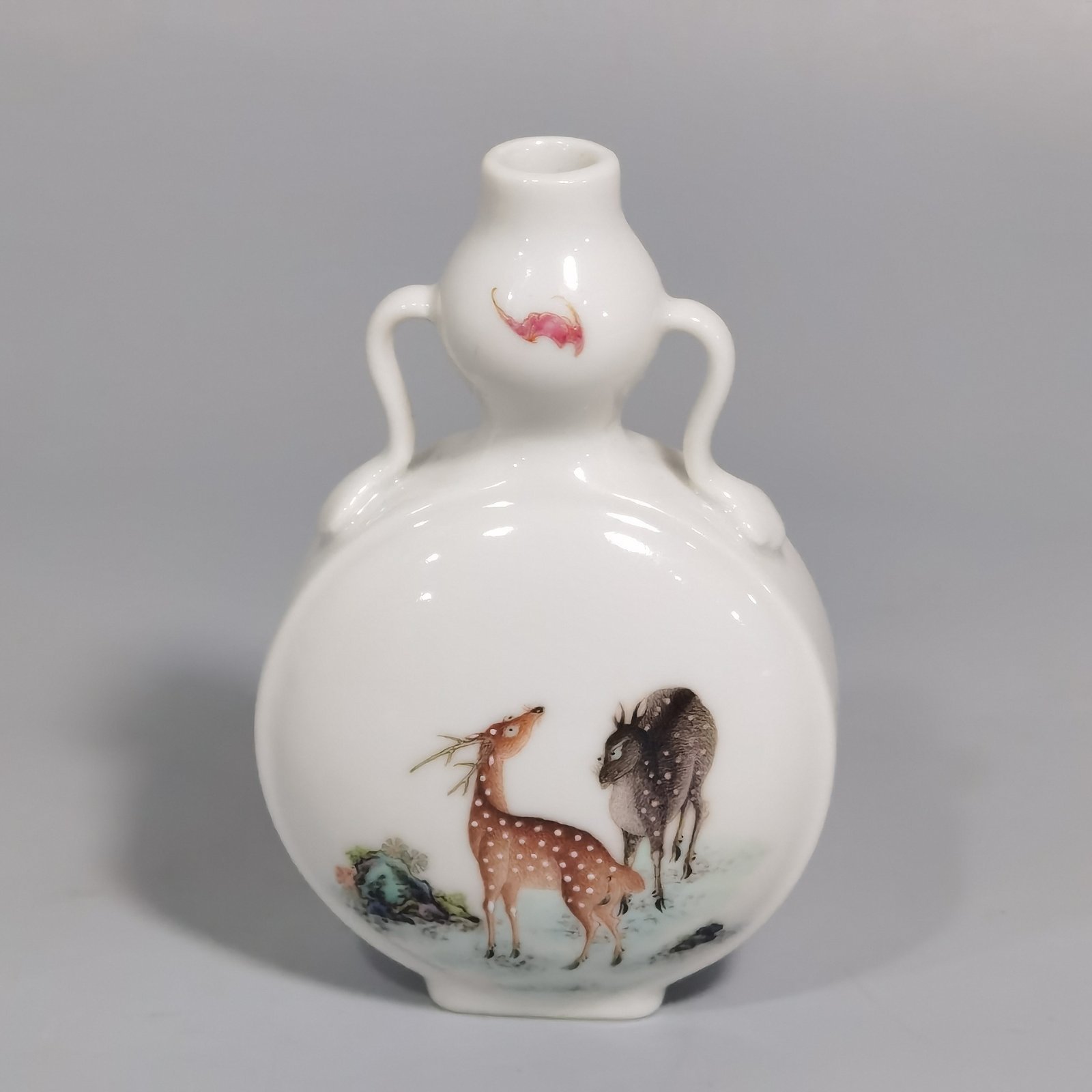 Qing Dynasty Yongzheng pastel color gourd bottle