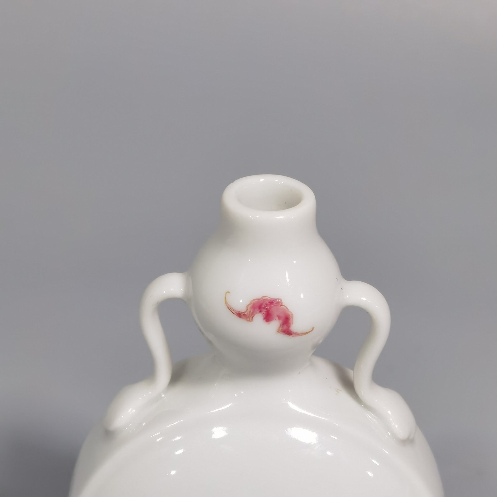 Qing Dynasty Yongzheng pastel color gourd bottle