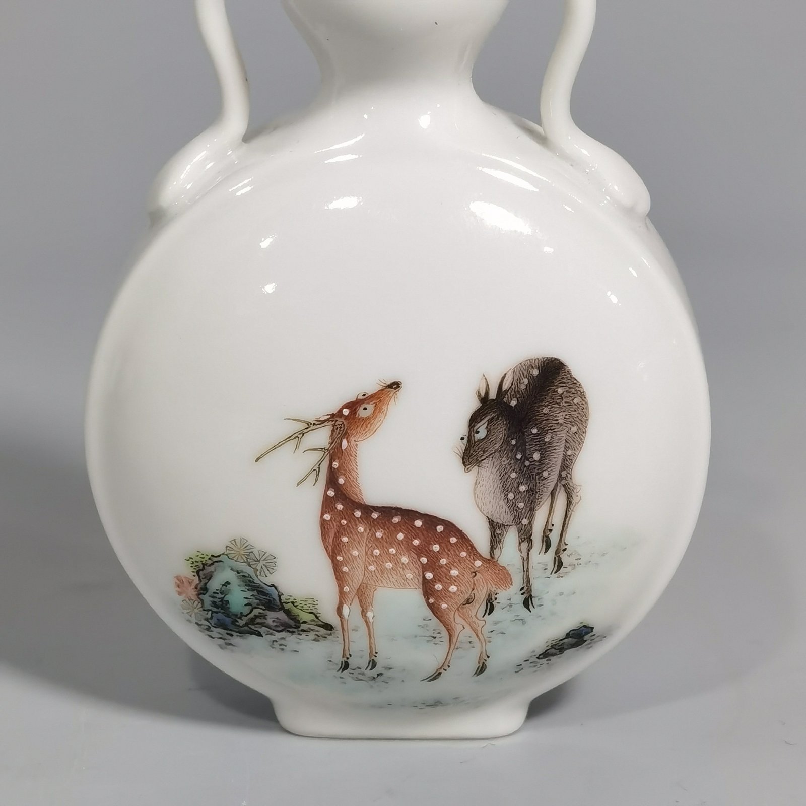 Qing Dynasty Yongzheng pastel color gourd bottle